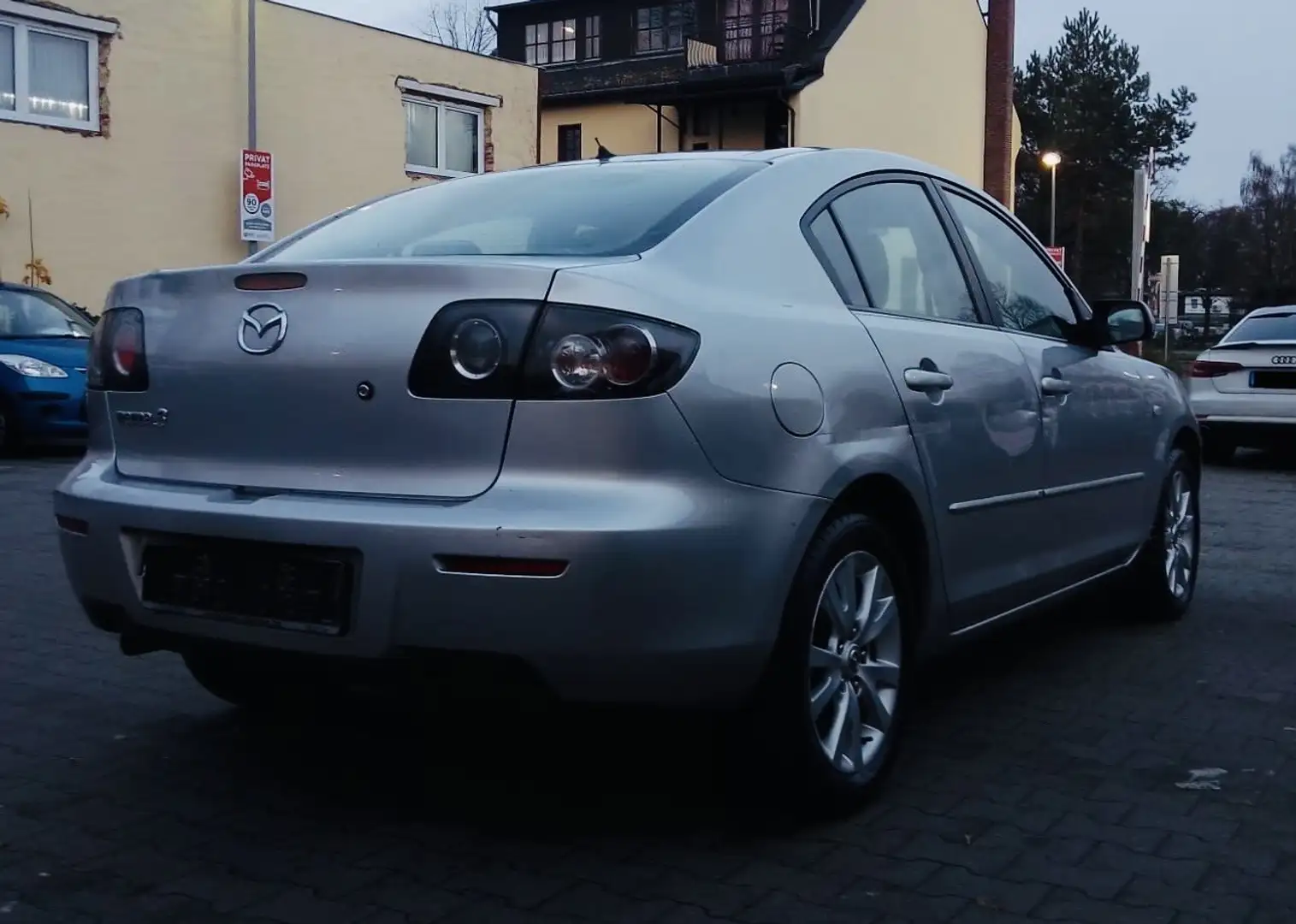 Mazda 3 1.6 Klimaautomatik, 78842 km, 1. Vorbesitzer Silber - 2