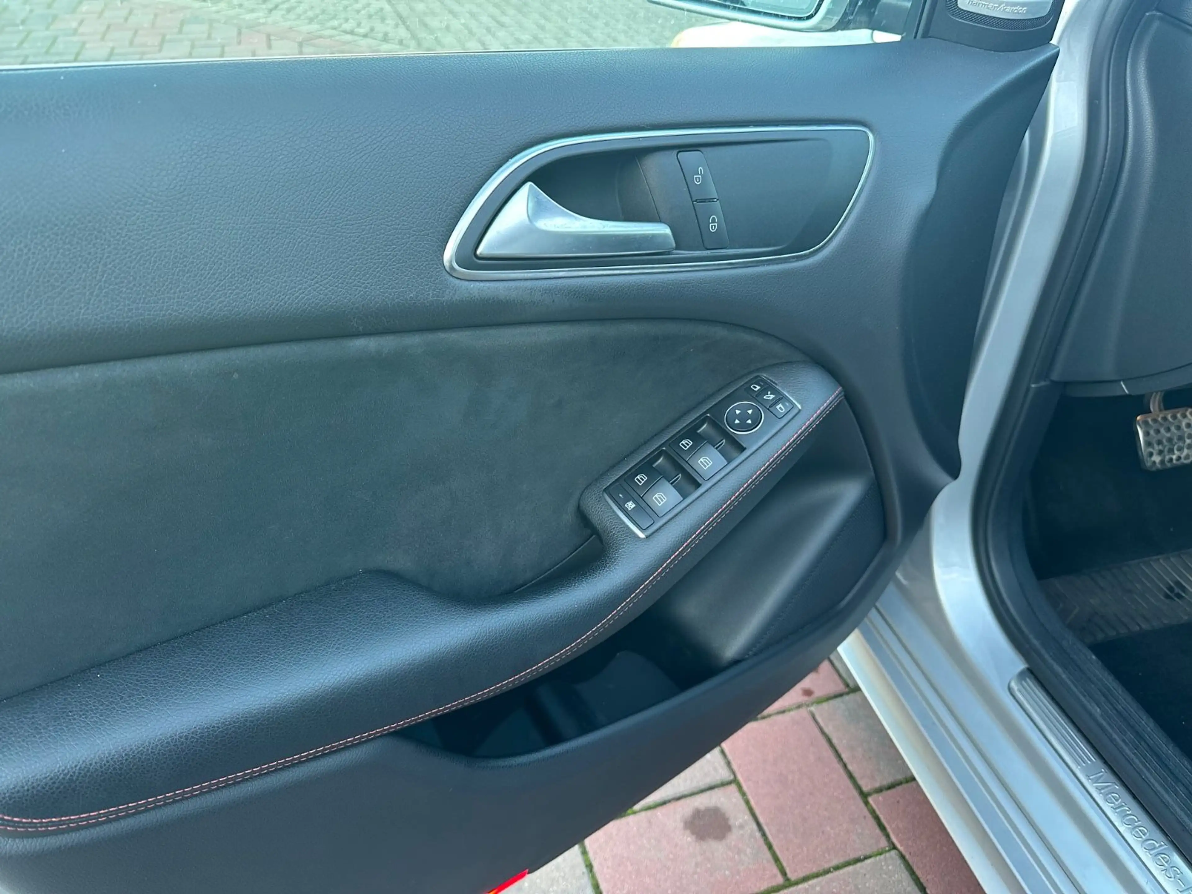 Mercedes-Benz B 250 CGI AMG-LINE*LED*NAVI*HARMAN-KARDON* — photo 12