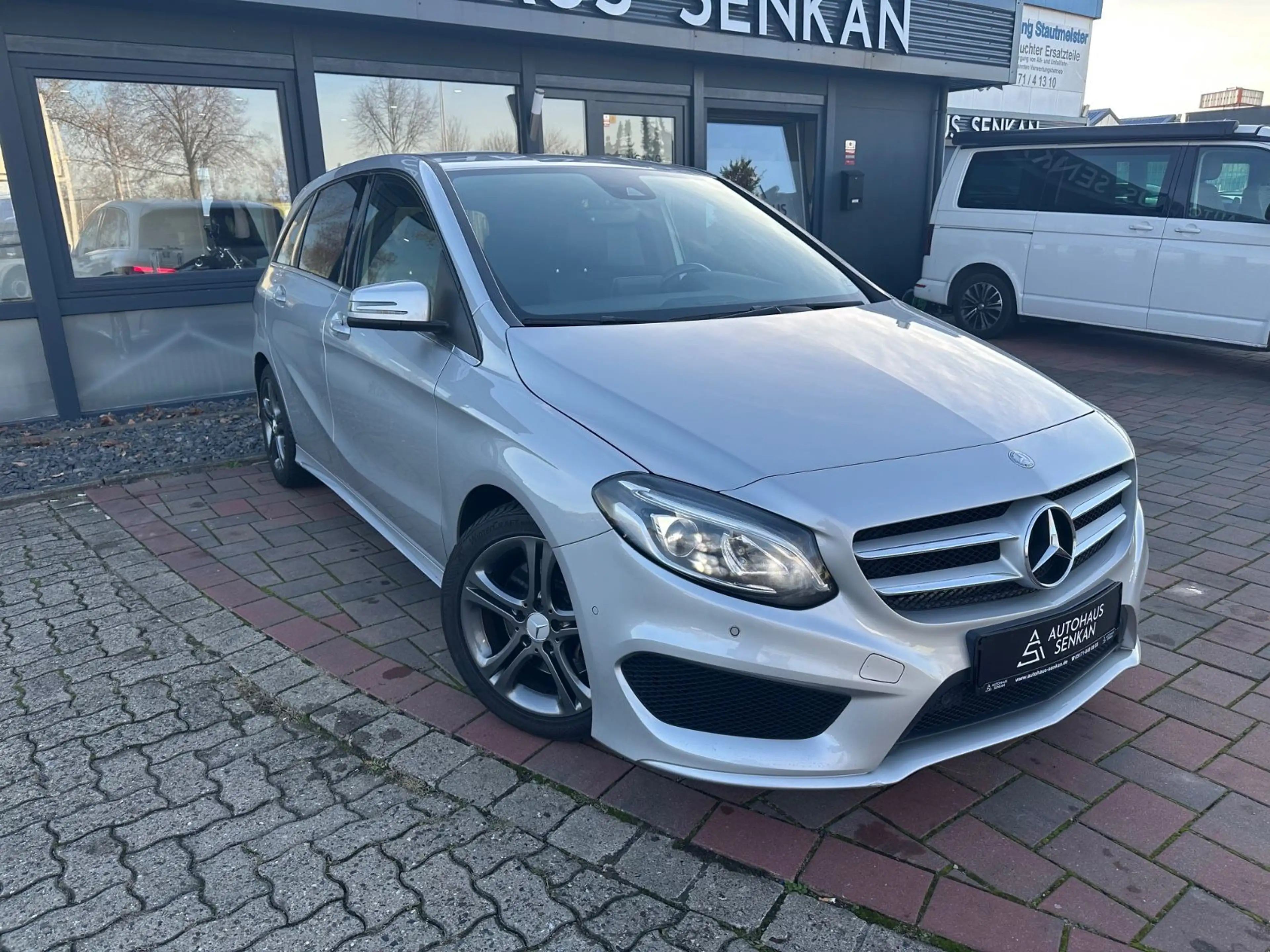 Mercedes-Benz B 250 CGI AMG-LINE*LED*NAVI*HARMAN-KARDON* — photo 9