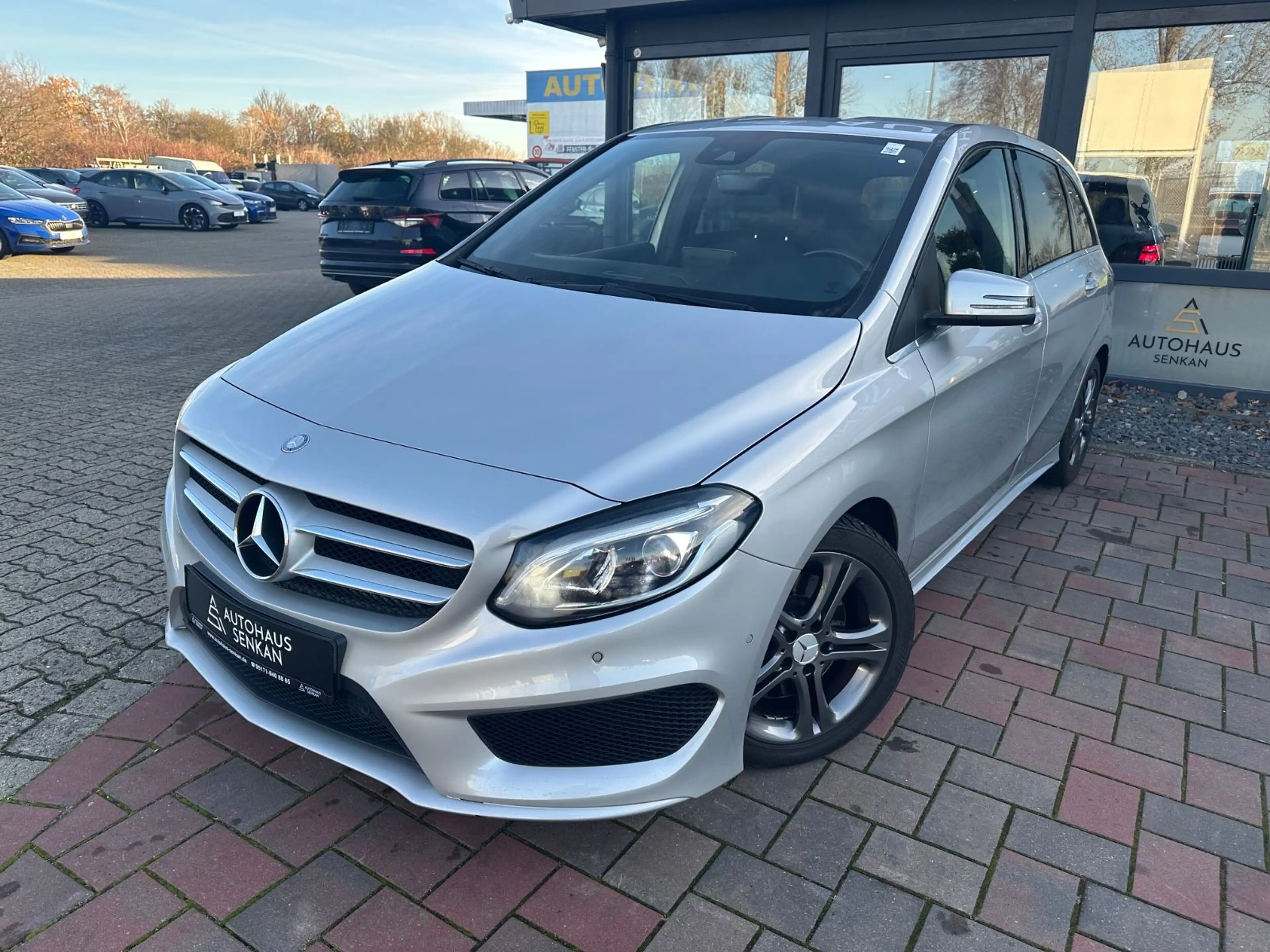Mercedes-Benz B 250 CGI AMG-LINE*LED*NAVI*HARMAN-KARDON* — photo 3