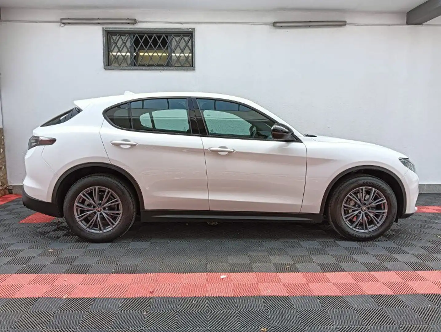 Alfa Romeo Stelvio Stelvio 2.2 Turbodiesel 160 CV AT8 RWD Super Bianco - 2