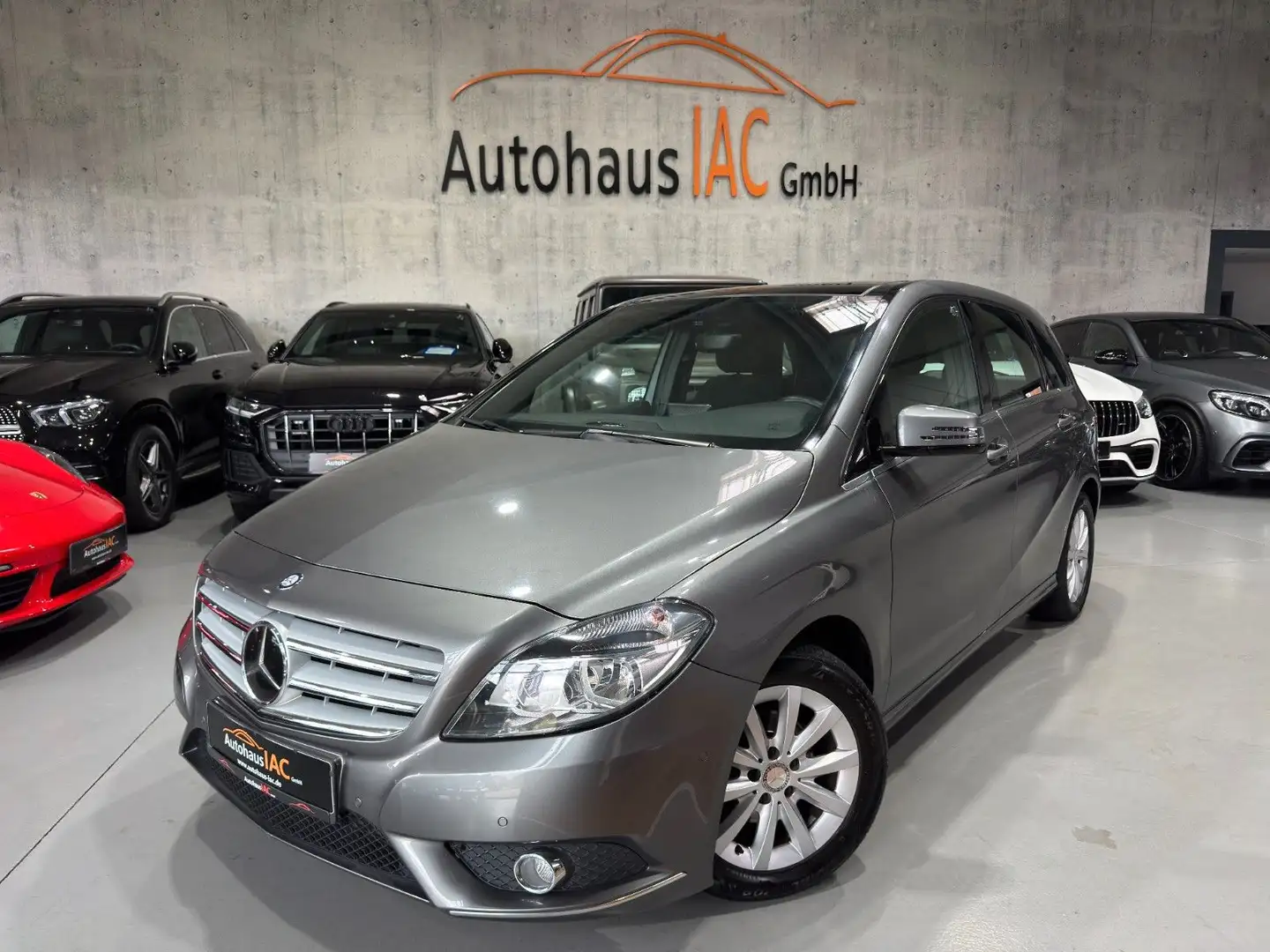 Mercedes-Benz B 180 /CDI/PANO/LED/AHK/PDC/TEMPOMAt Gris - 1