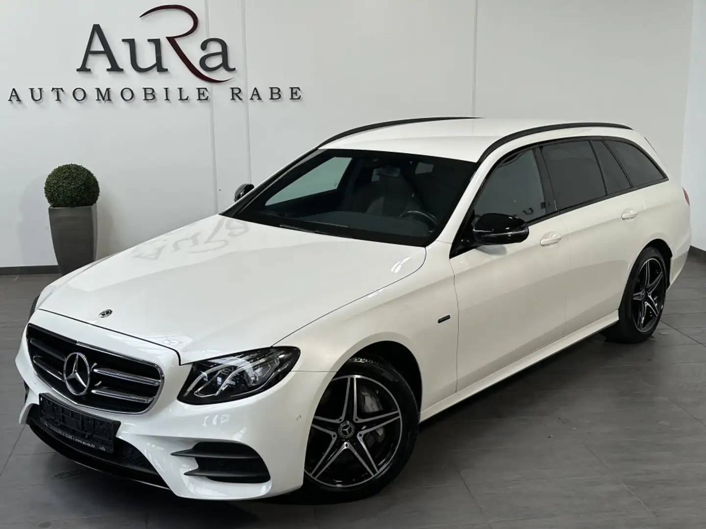 Mercedes-Benz E 300 T AMG-Line NAV+LED+AHK+KAMERA+WIDESCREEN White - 2