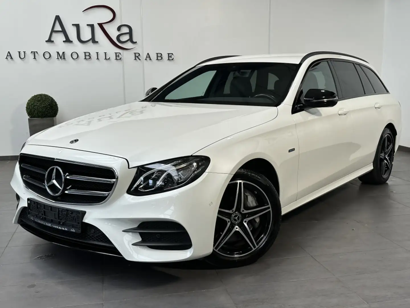 Mercedes-Benz E 300 T AMG-Line NAV+LED+AHK+KAMERA+WIDESCREEN White - 1