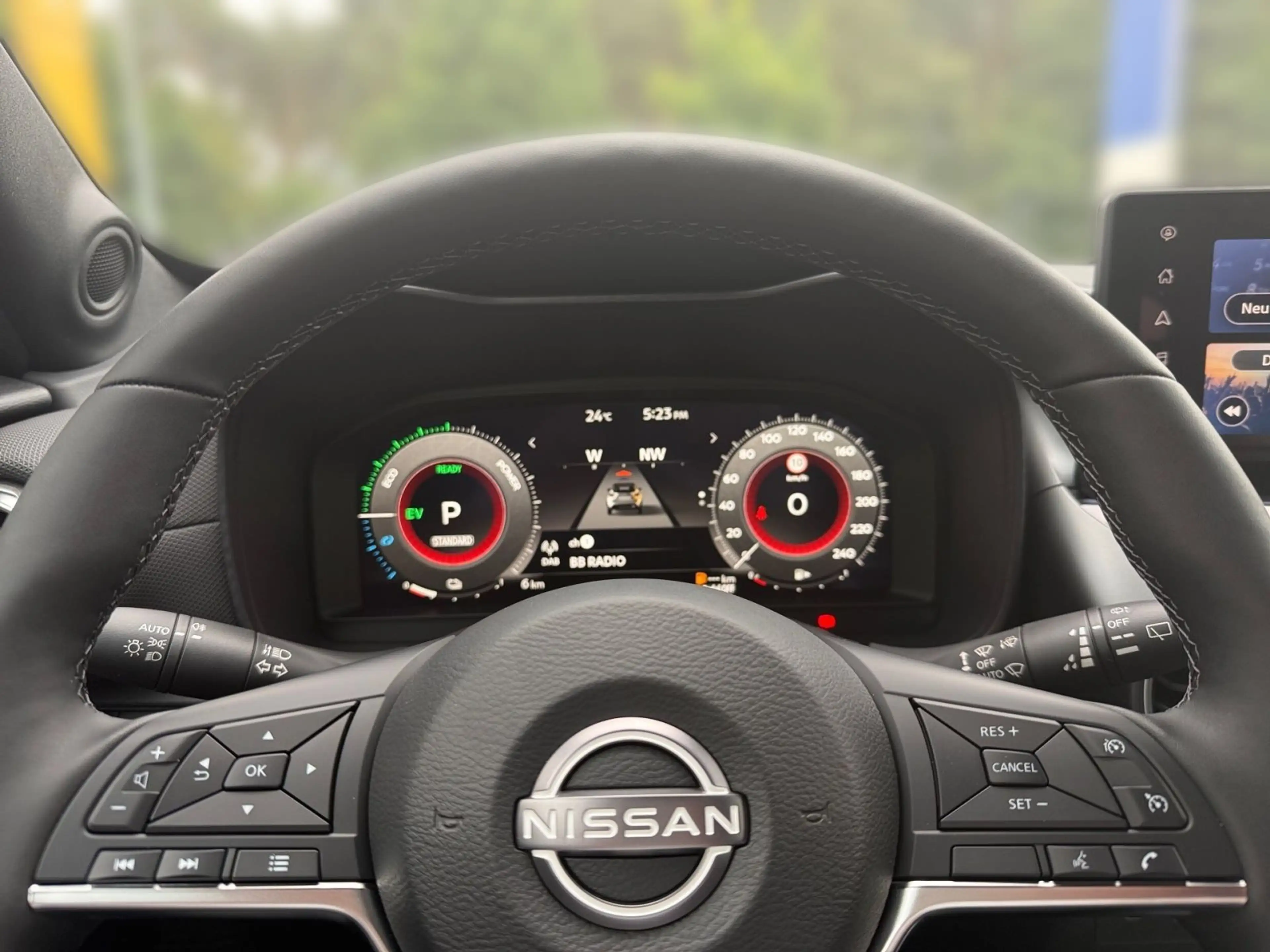 Nissan Juke Hybrid 143PS N-Connecta mit Winterpaket — photo 12