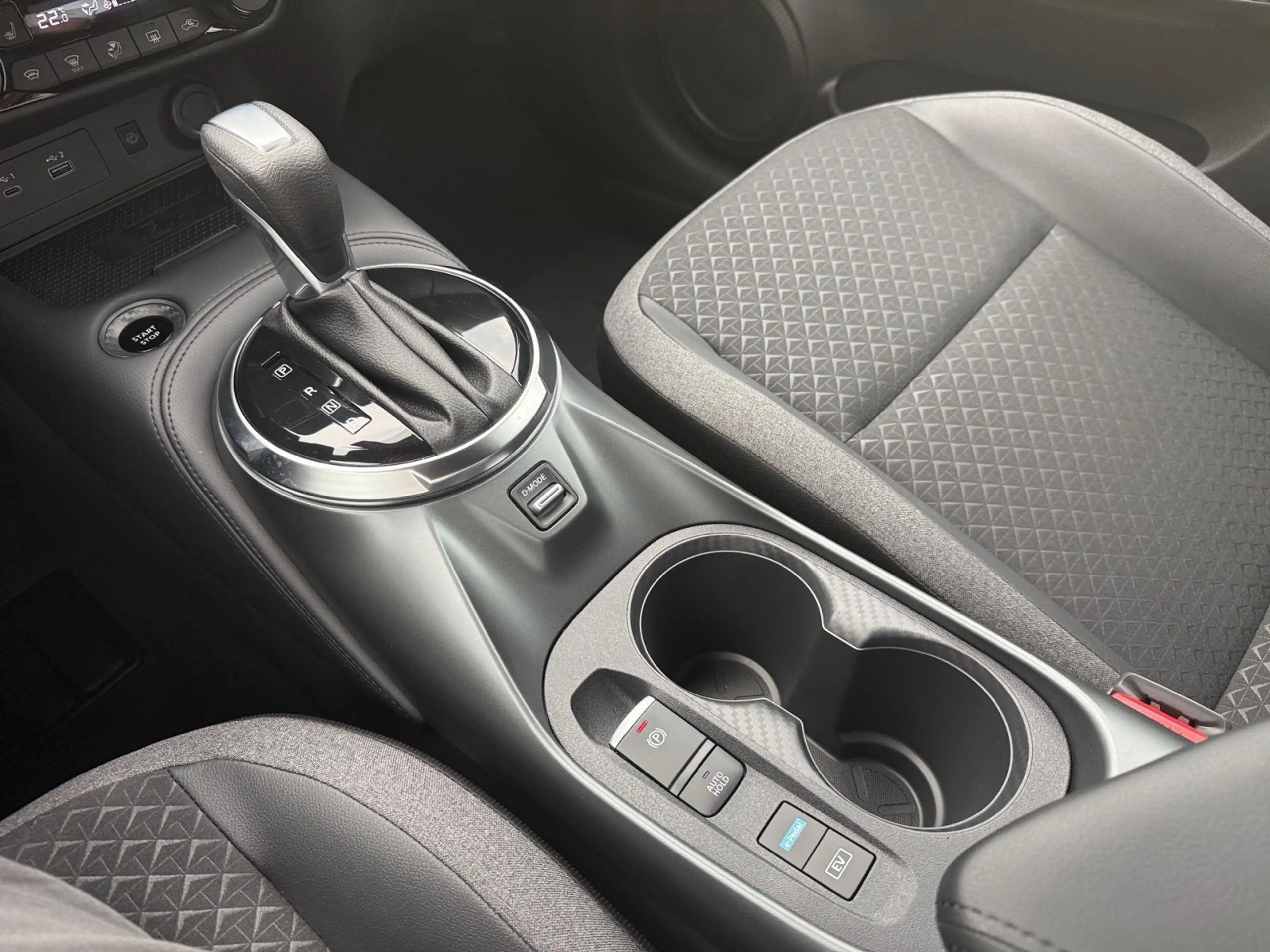 Nissan Juke Hybrid 143PS N-Connecta mit Winterpaket — photo 11