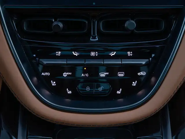 Aston Martin DBX 4.0 V8 TWIN TURBO Ansicht 24