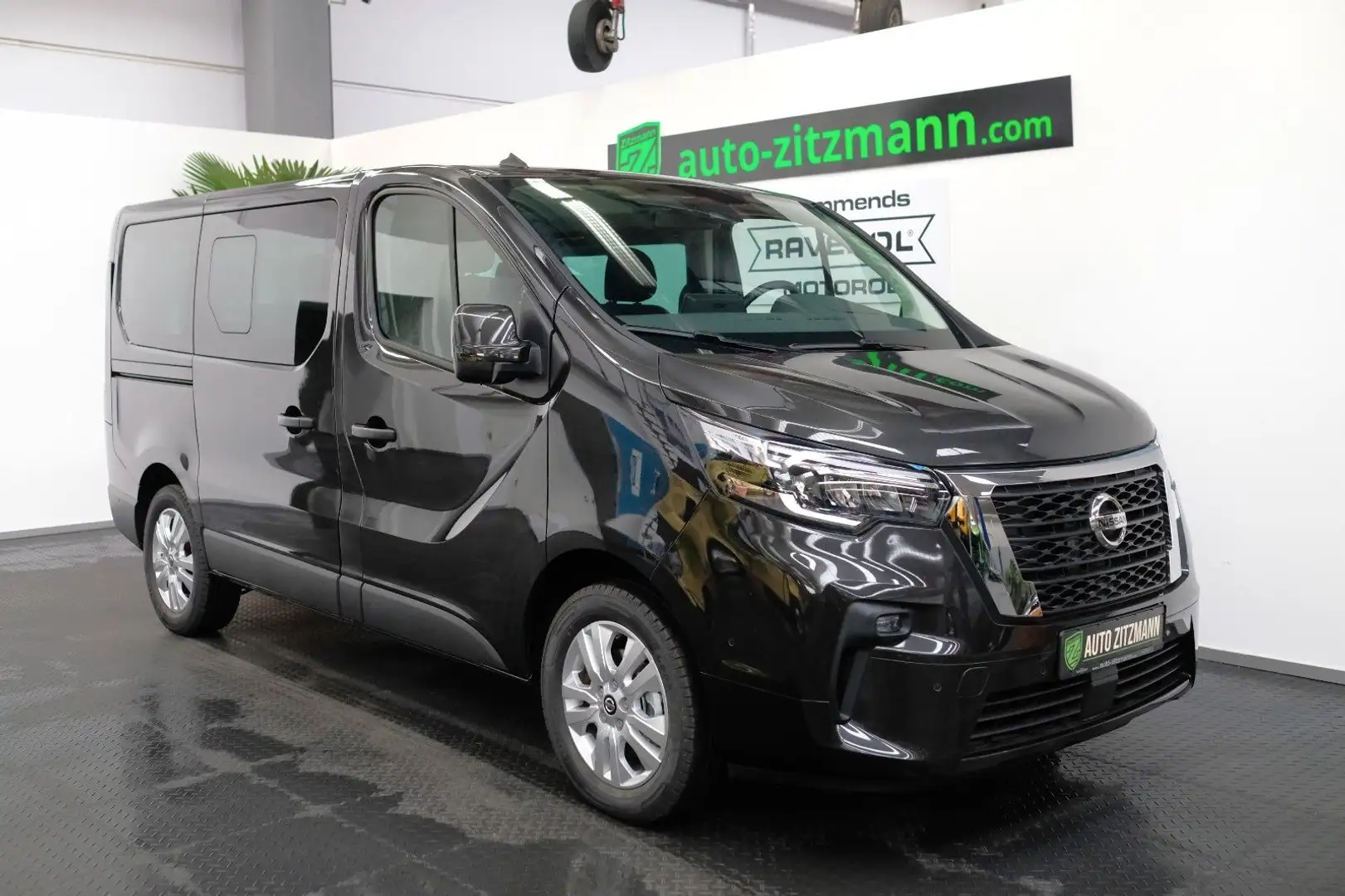 Nissan Primastar Kombi 8-SITZER L1H1 2,8t Tekna Schwarz - 1