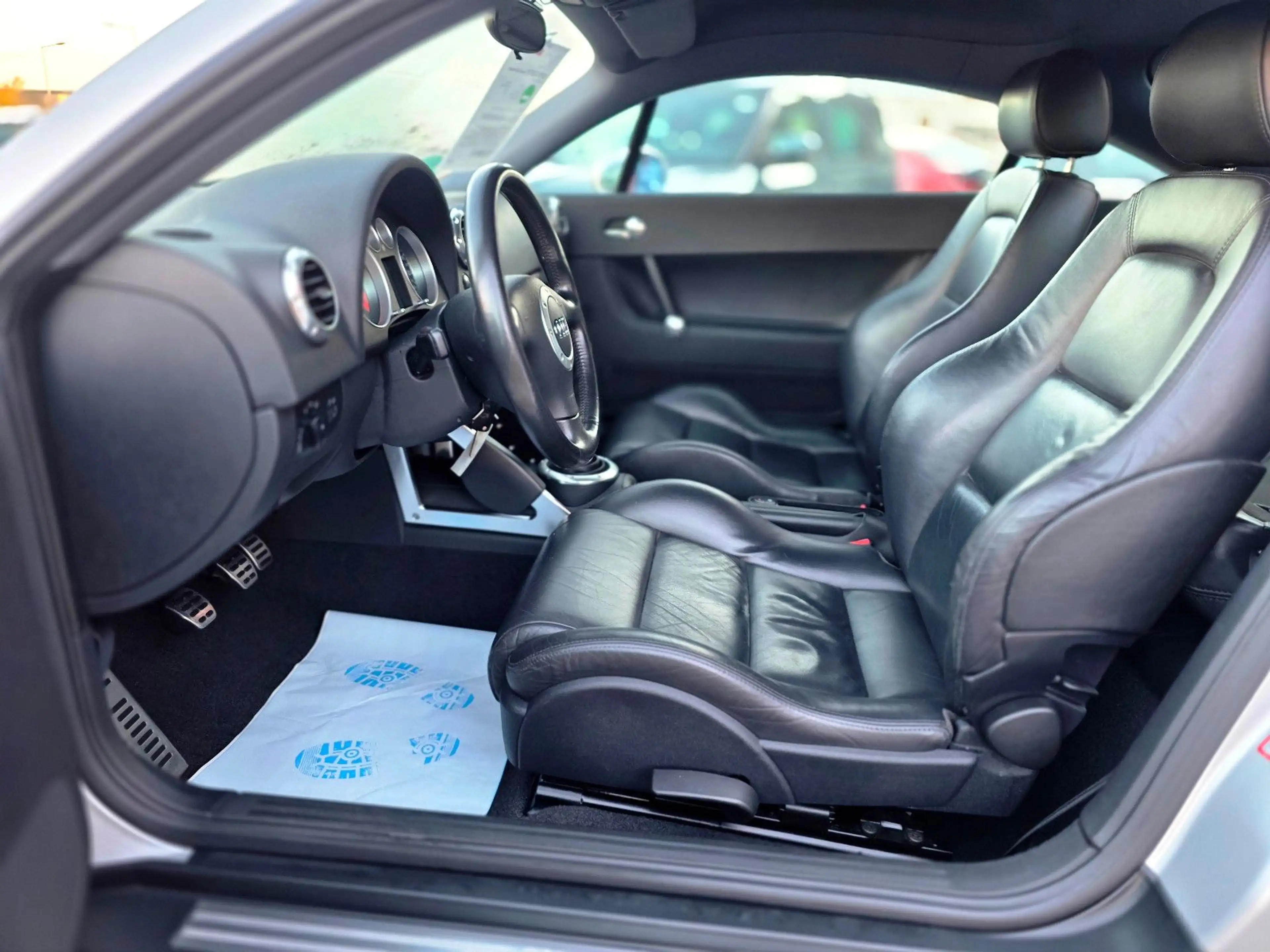 Audi TT 1.8 T/Leder/Zahnriemen und Tüv neu ! — photo 8