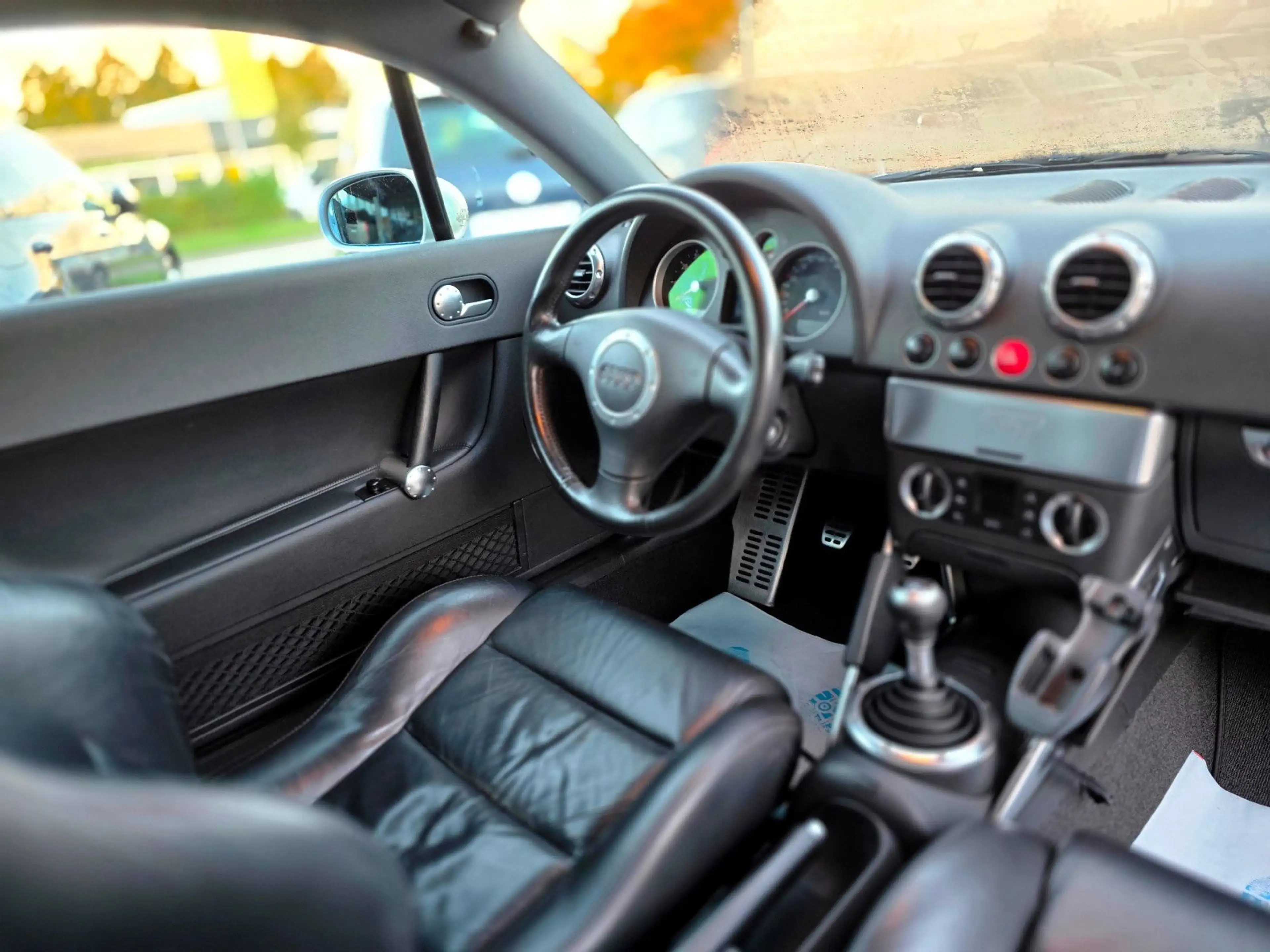 Audi TT 1.8 T/Leder/Zahnriemen und Tüv neu ! — photo 10