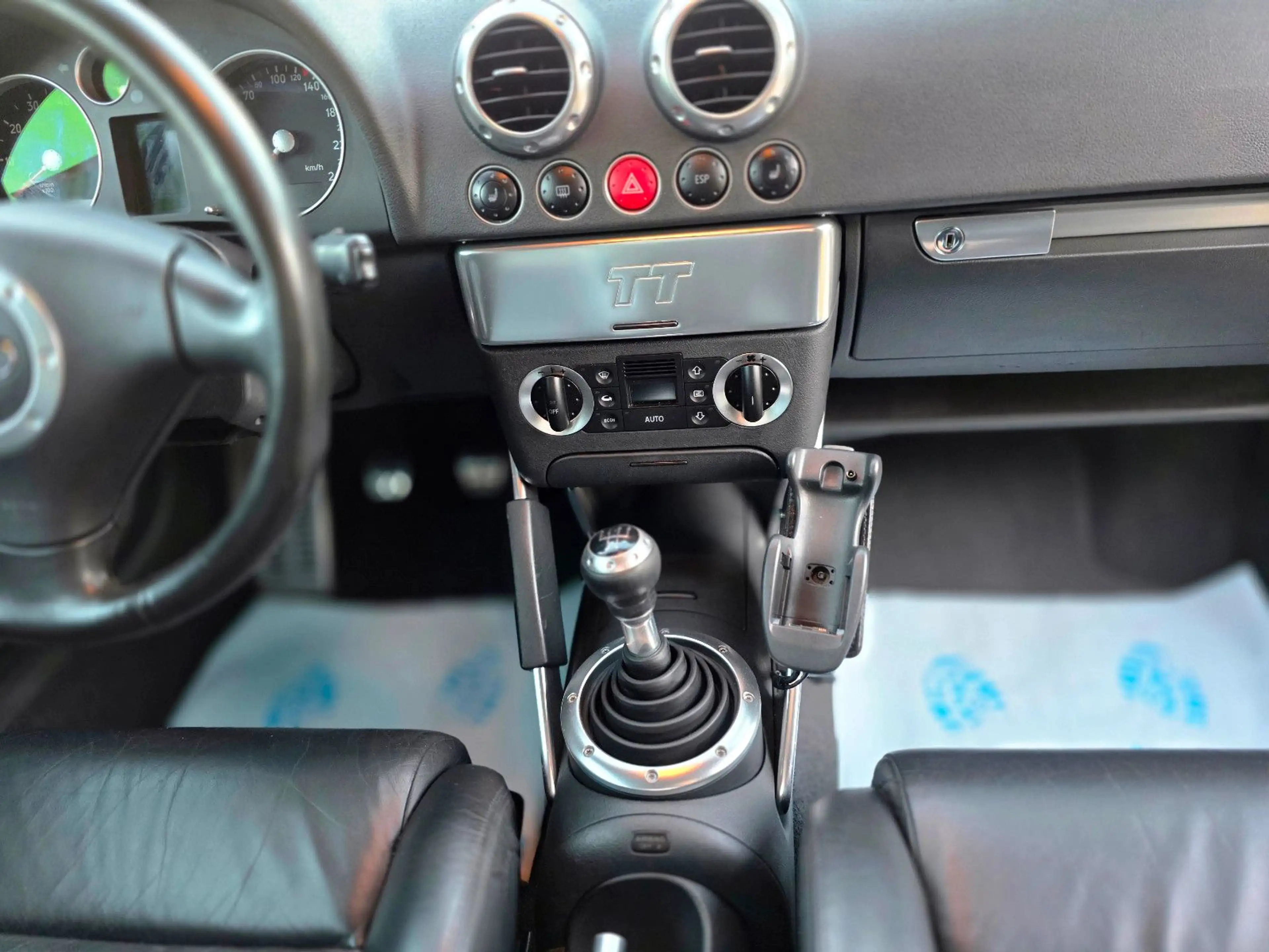 Audi TT 1.8 T/Leder/Zahnriemen und Tüv neu ! — photo 13