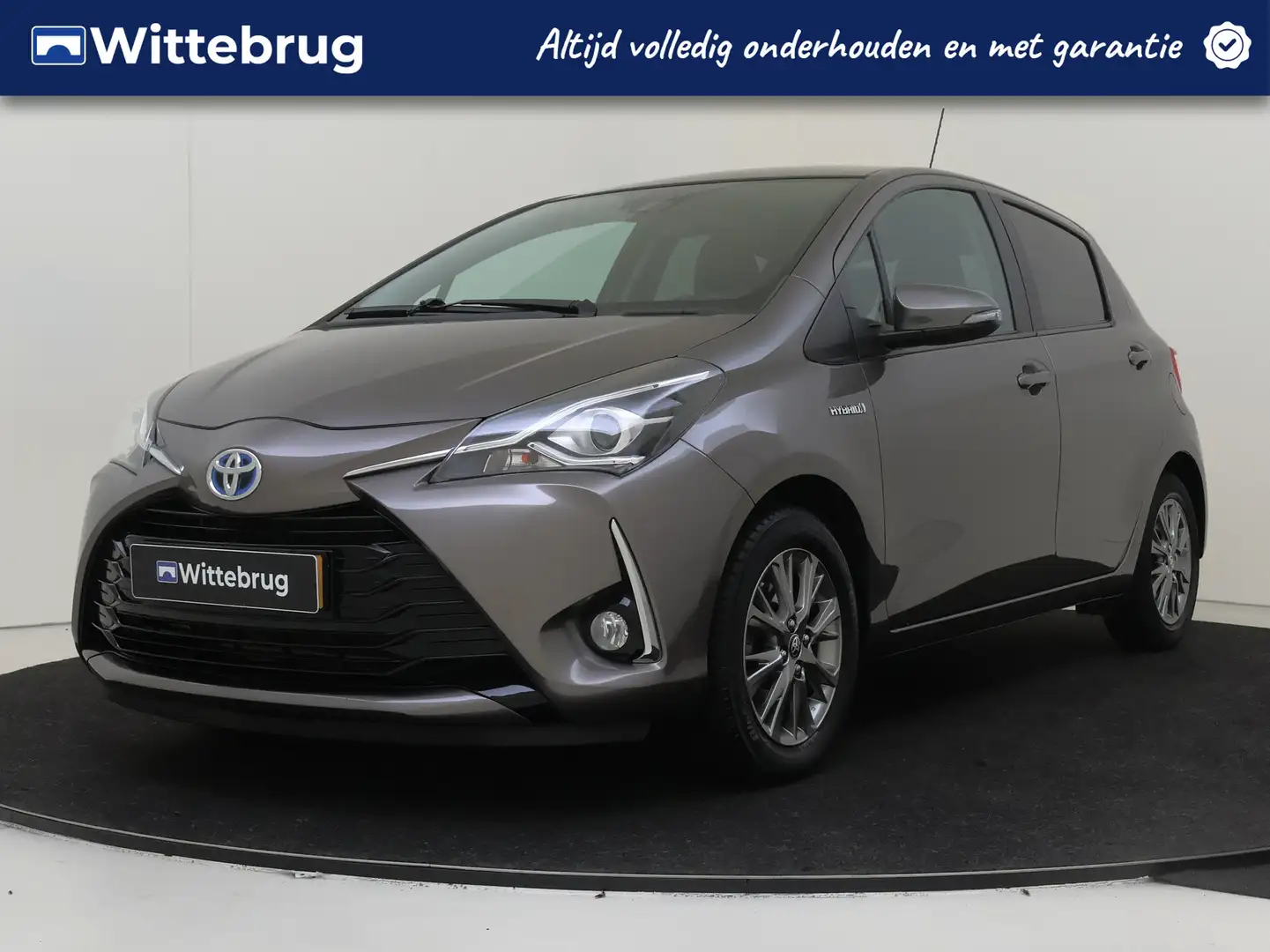 Toyota Yaris 1.5 Hybrid Dynamic Grijs - 1