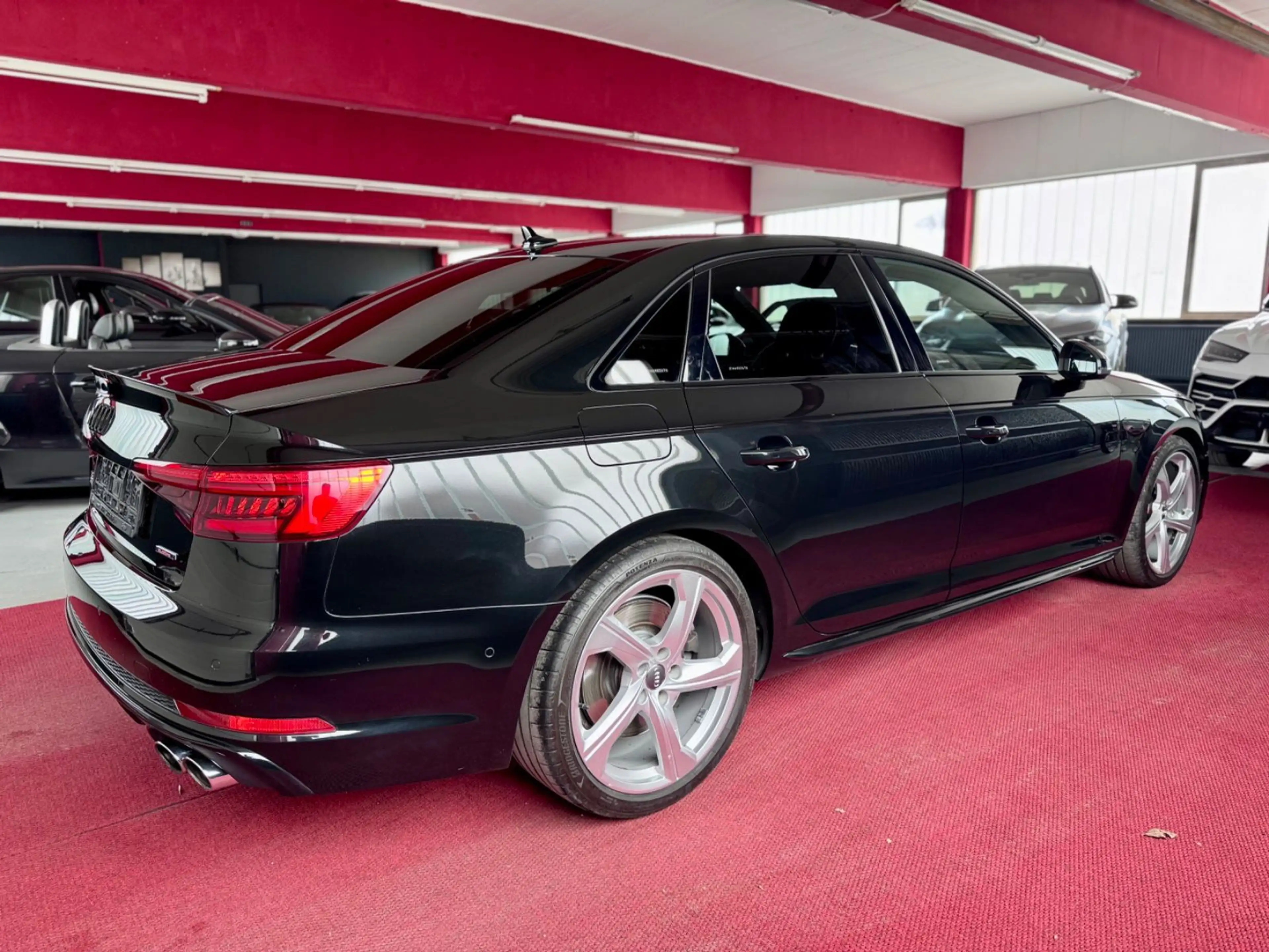 Audi S4 Lim. 3.0TFSI EU ACC 360°B&O Virtual Matrix 19 — photo 6