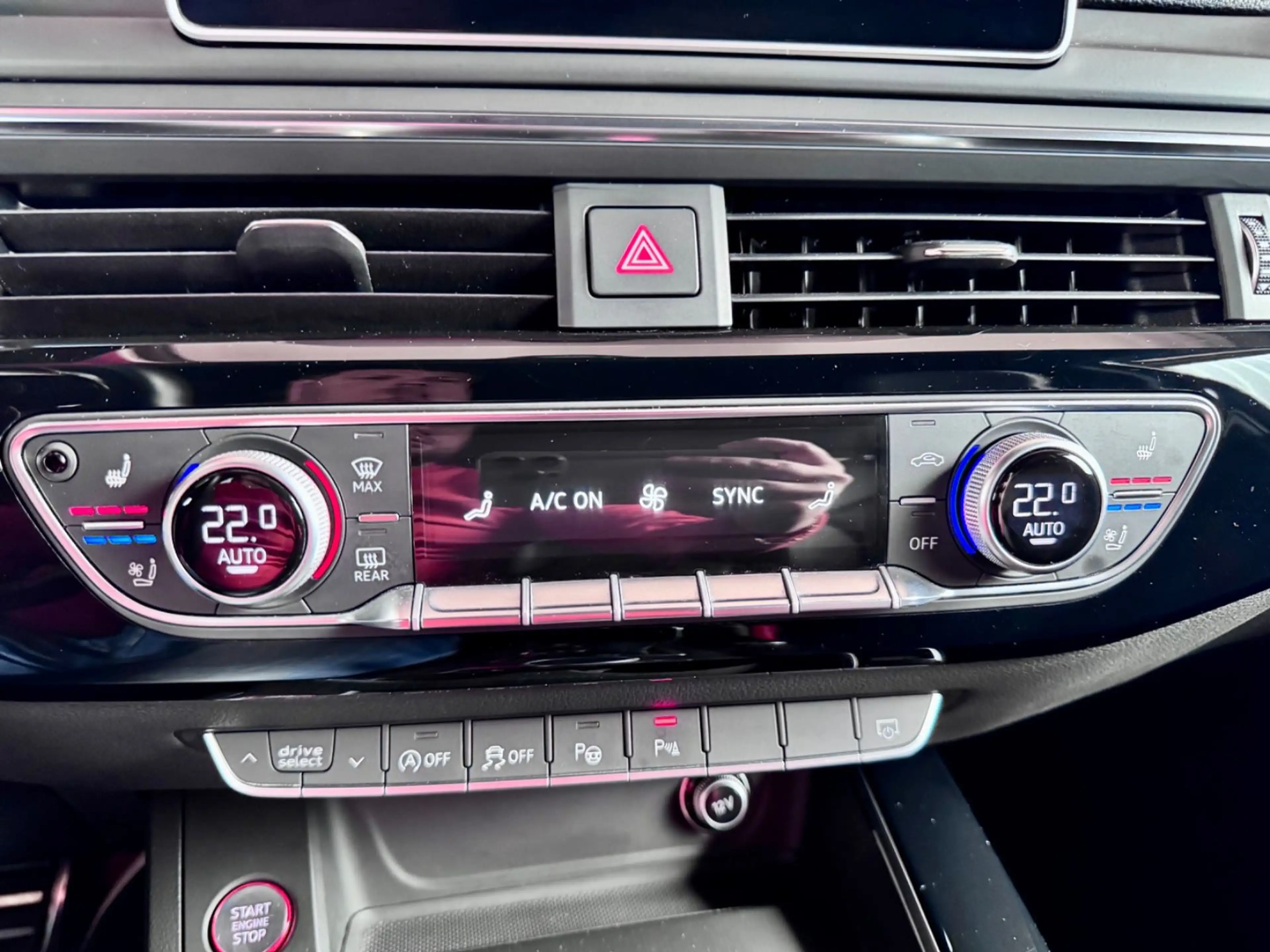 Audi S4 Lim. 3.0TFSI EU ACC 360°B&O Virtual Matrix 19 — photo 14