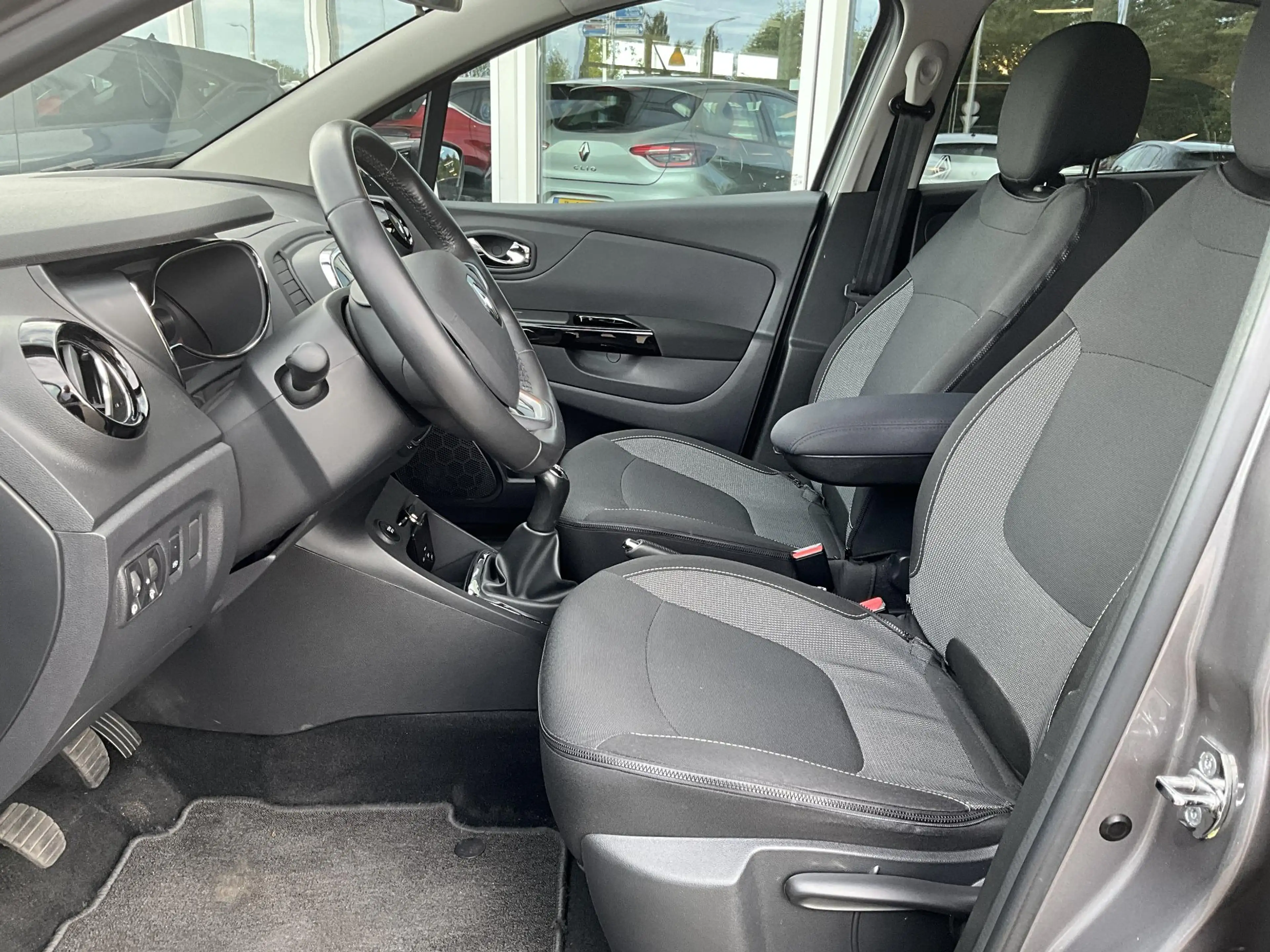 Renault Captur 0.9 TCe Dynamique — photo 7