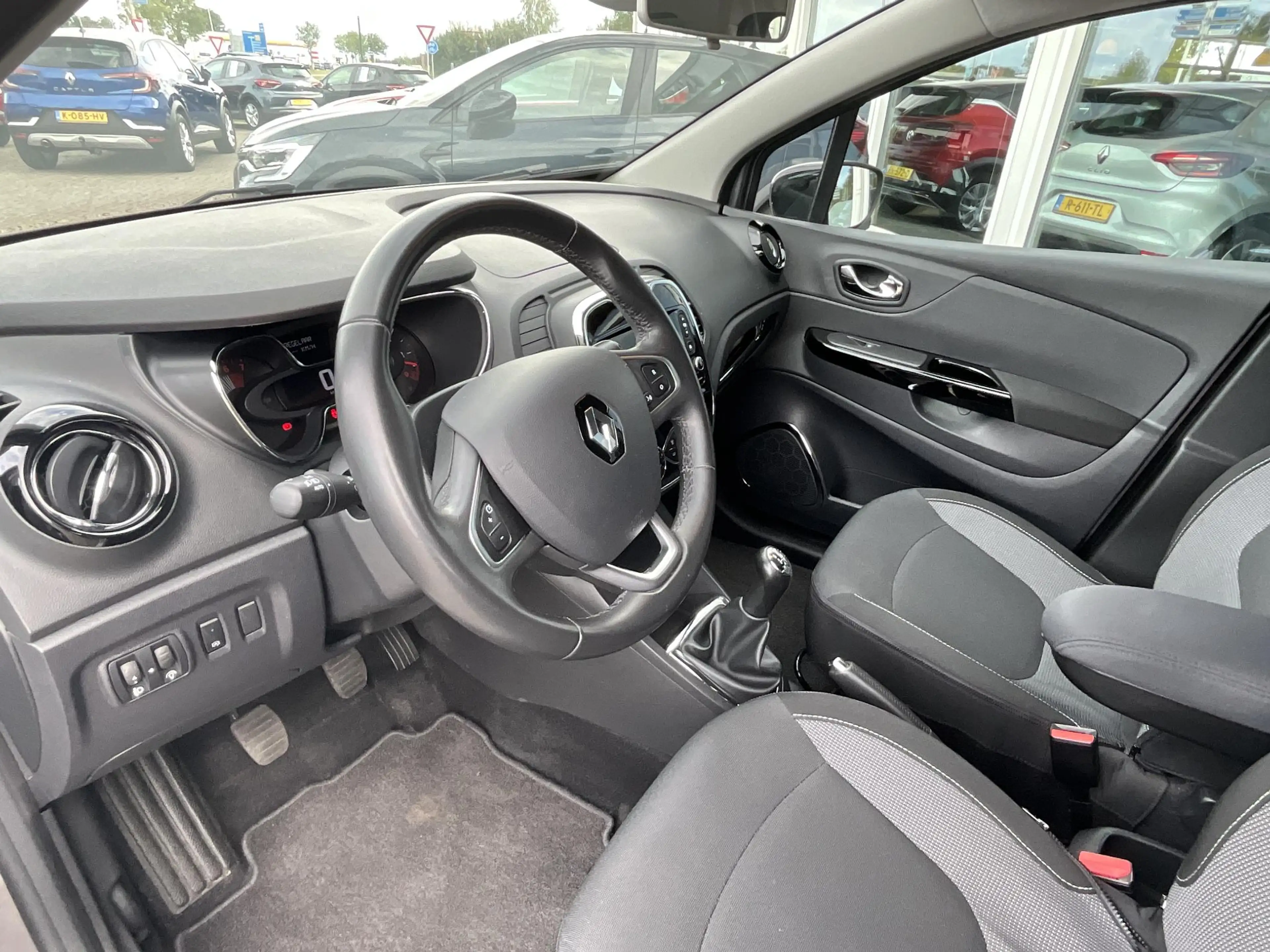 Renault Captur 0.9 TCe Dynamique — photo 9