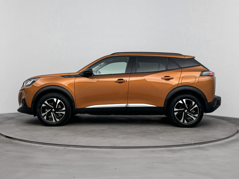 Peugeot e-2008 SUV EV 136 pk 50 kWh Allure | Camera | Voorstoelen — photo 2
