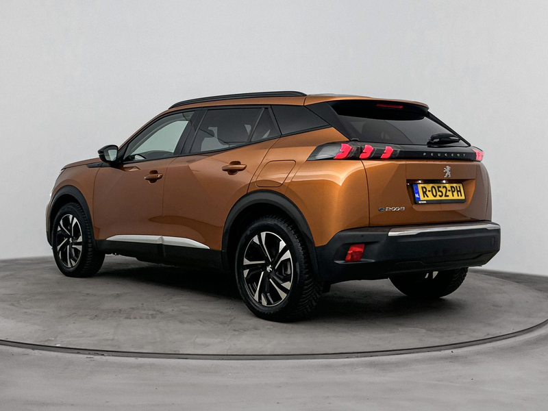 Peugeot e-2008 SUV EV 136 pk 50 kWh Allure | Camera | Voorstoelen — photo 15