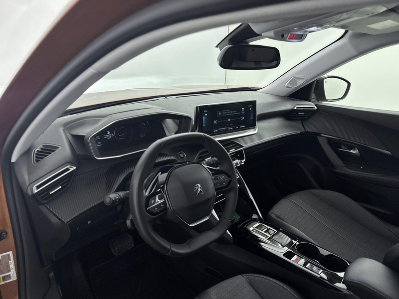 Peugeot e-2008 SUV EV 136 pk 50 kWh Allure | Camera | Voorstoelen — photo 7