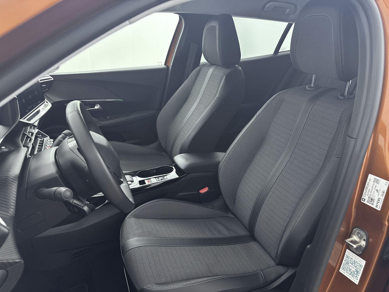 Peugeot e-2008 SUV EV 136 pk 50 kWh Allure | Camera | Voorstoelen — photo 6