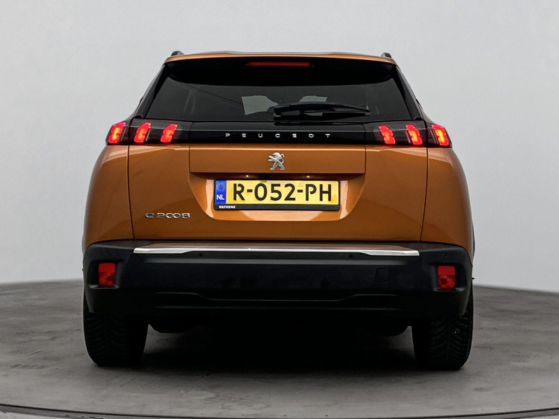 Peugeot e-2008 SUV EV 136 pk 50 kWh Allure | Camera | Voorstoelen — photo 3