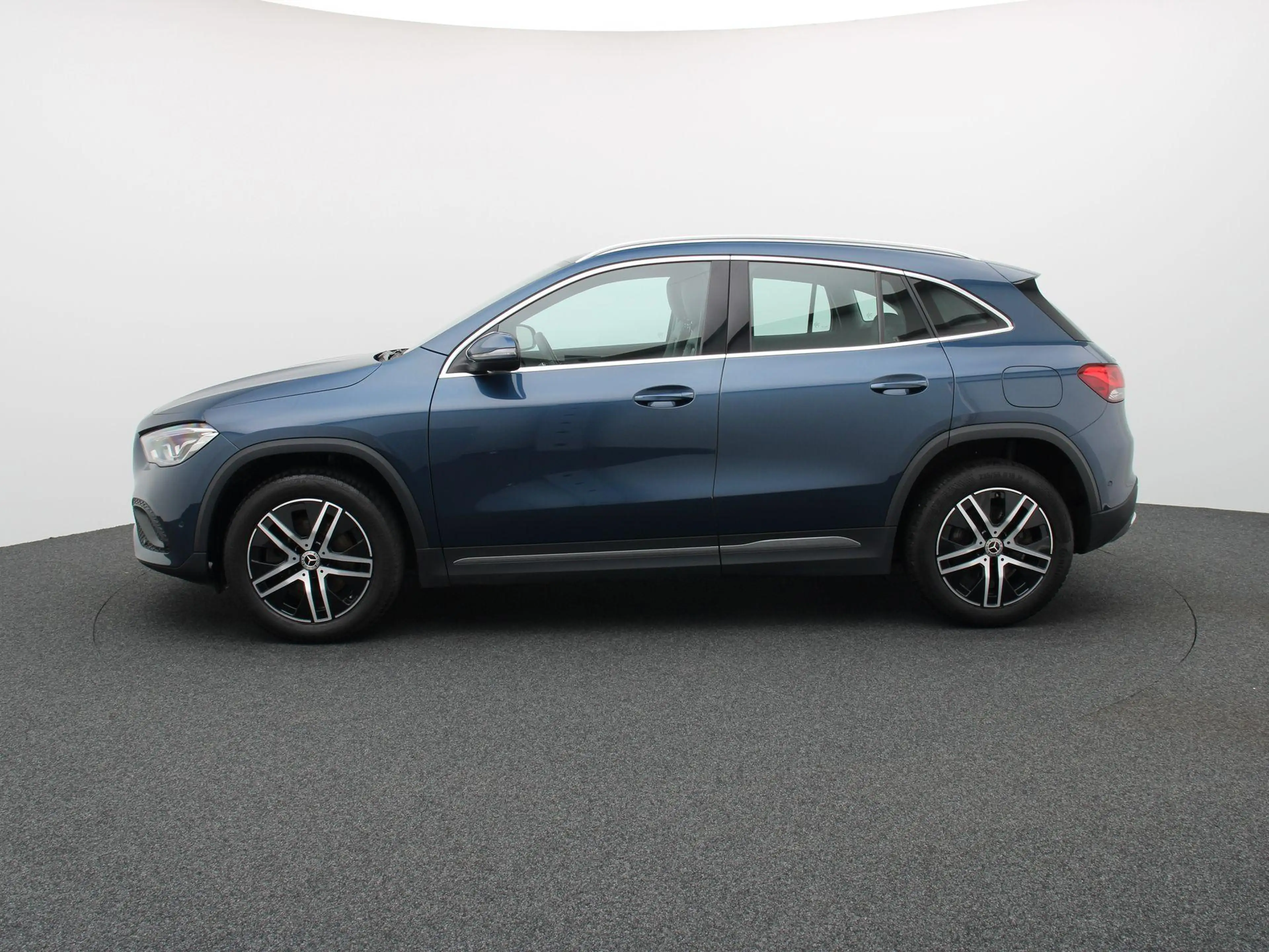Mercedes-Benz GLA 250 e Business Line + LEDER + CAMERA + 1Y USED GARANTI — photo 4