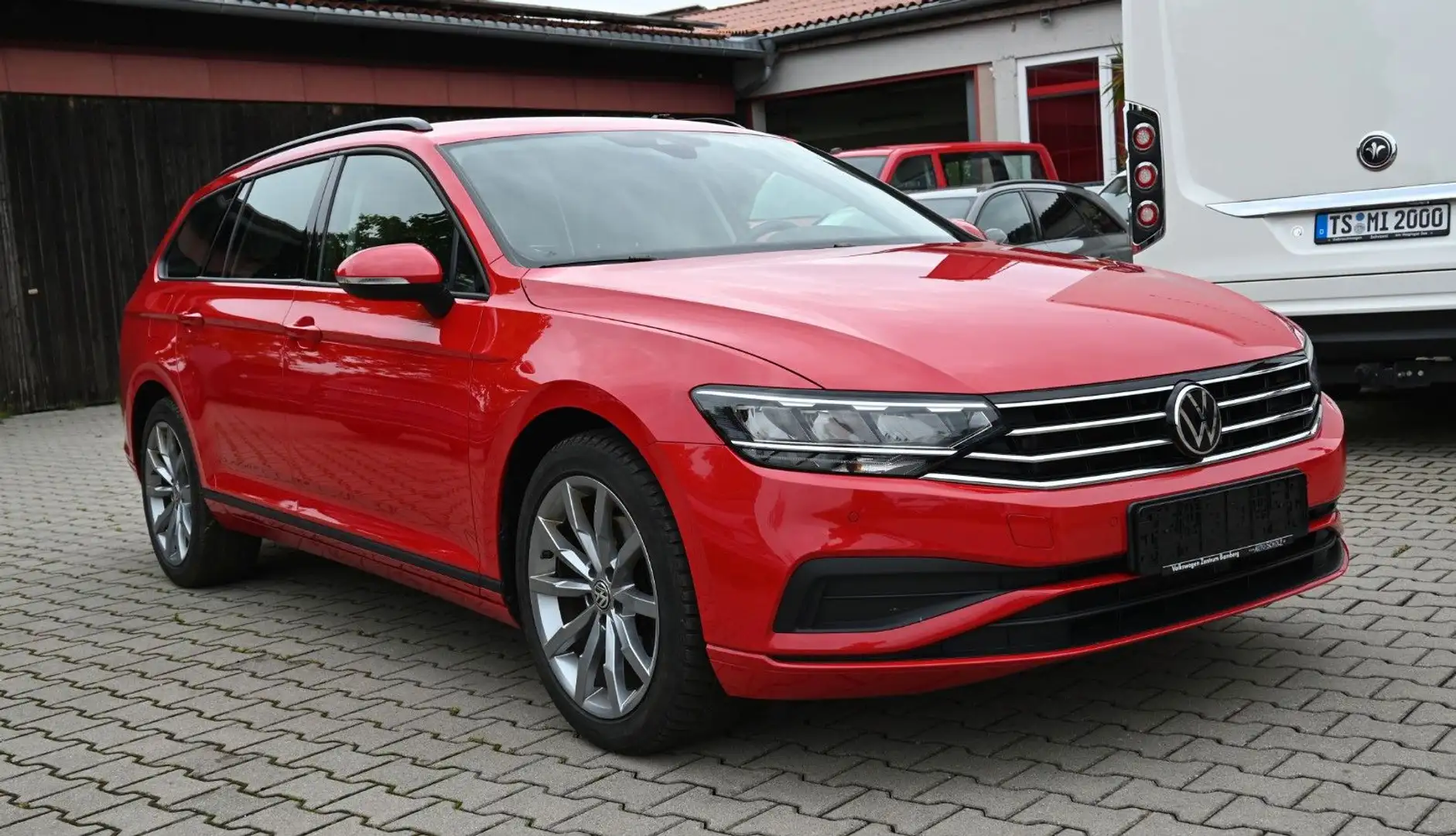 Volkswagen Passat Variant / AHK/IQ drive/ 18 Zoll GTE Räder Rot - 1