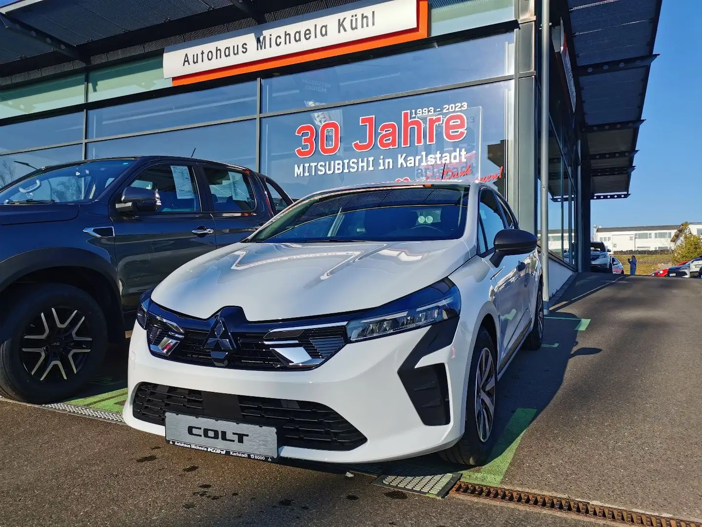Mitsubishi Colt BASIS 1.0 Benziner 5-Gang Blanc - 1
