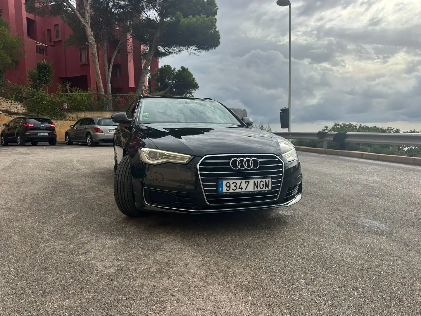 Audi A6 A6 Avant 2.0TDI ultra 190 Advanced edition Černá - 1