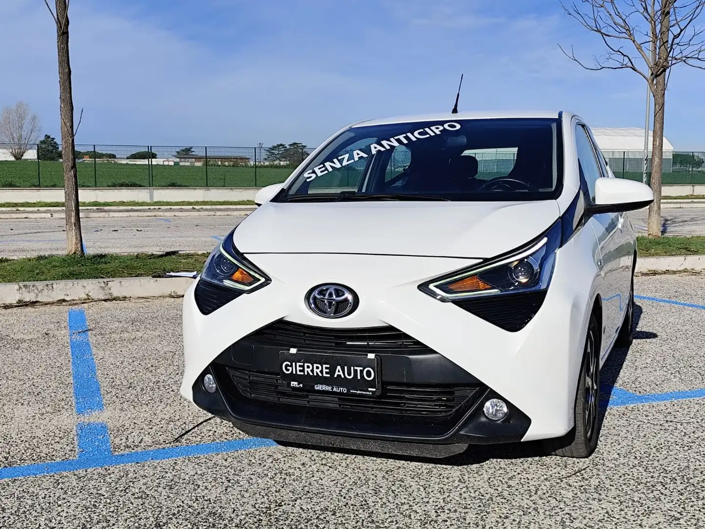 Toyota Aygo 5p 1.0 x-play VVT-i 72cv Blanc - 2