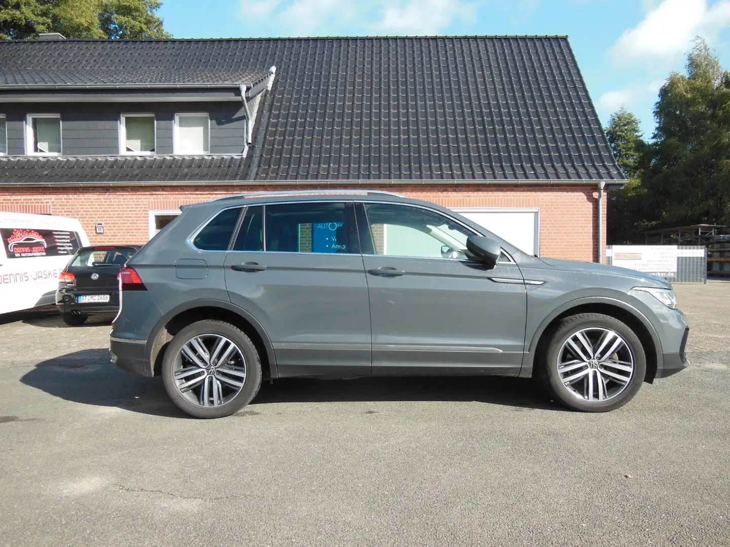 Volkswagen Tiguan Elegance TDI DSG 4M AHK/PANO/STANDHZG/19" Grau - 2