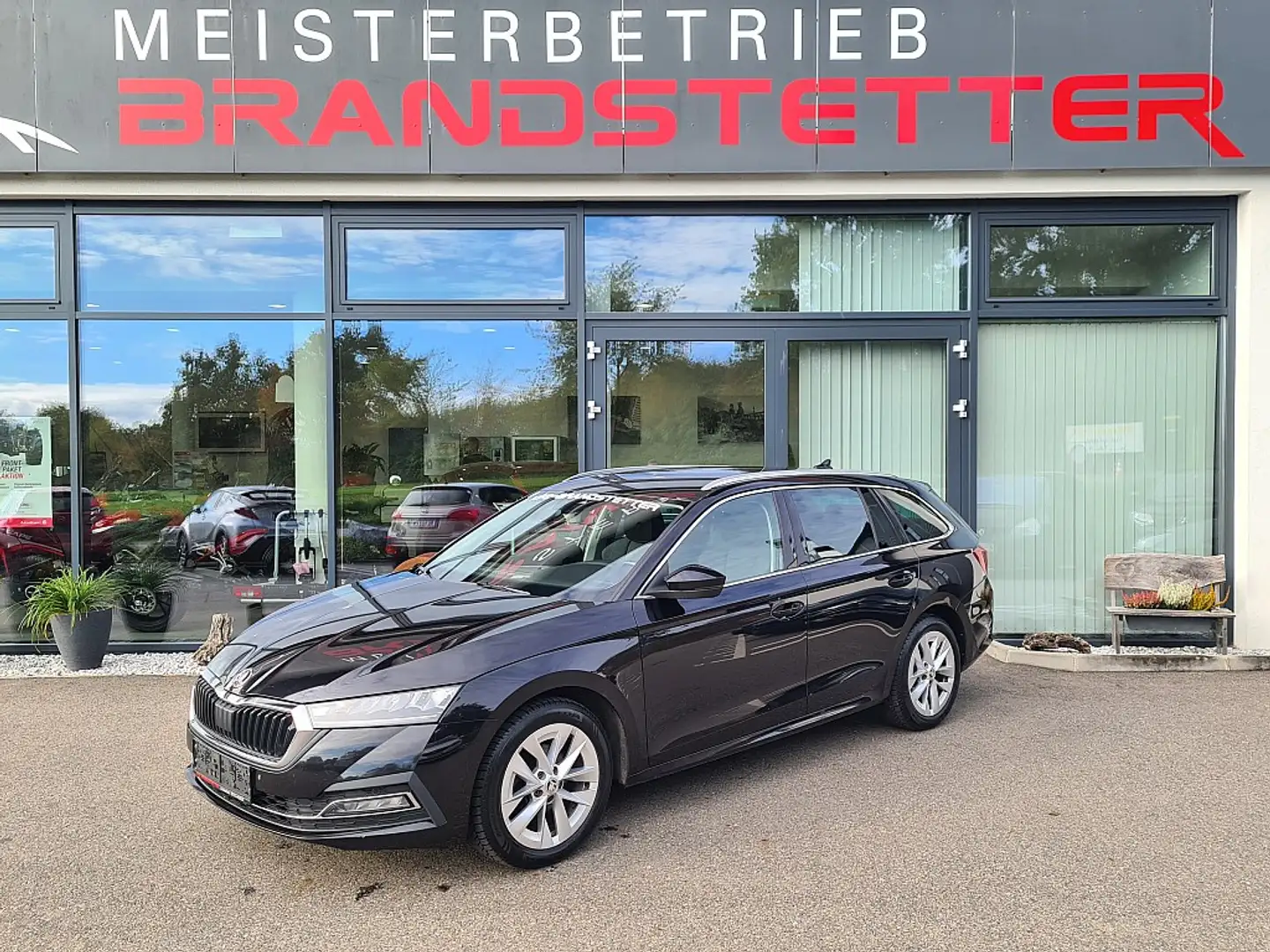Skoda Octavia Combi 2,0 TDI Premium DSG Schwarz - 1