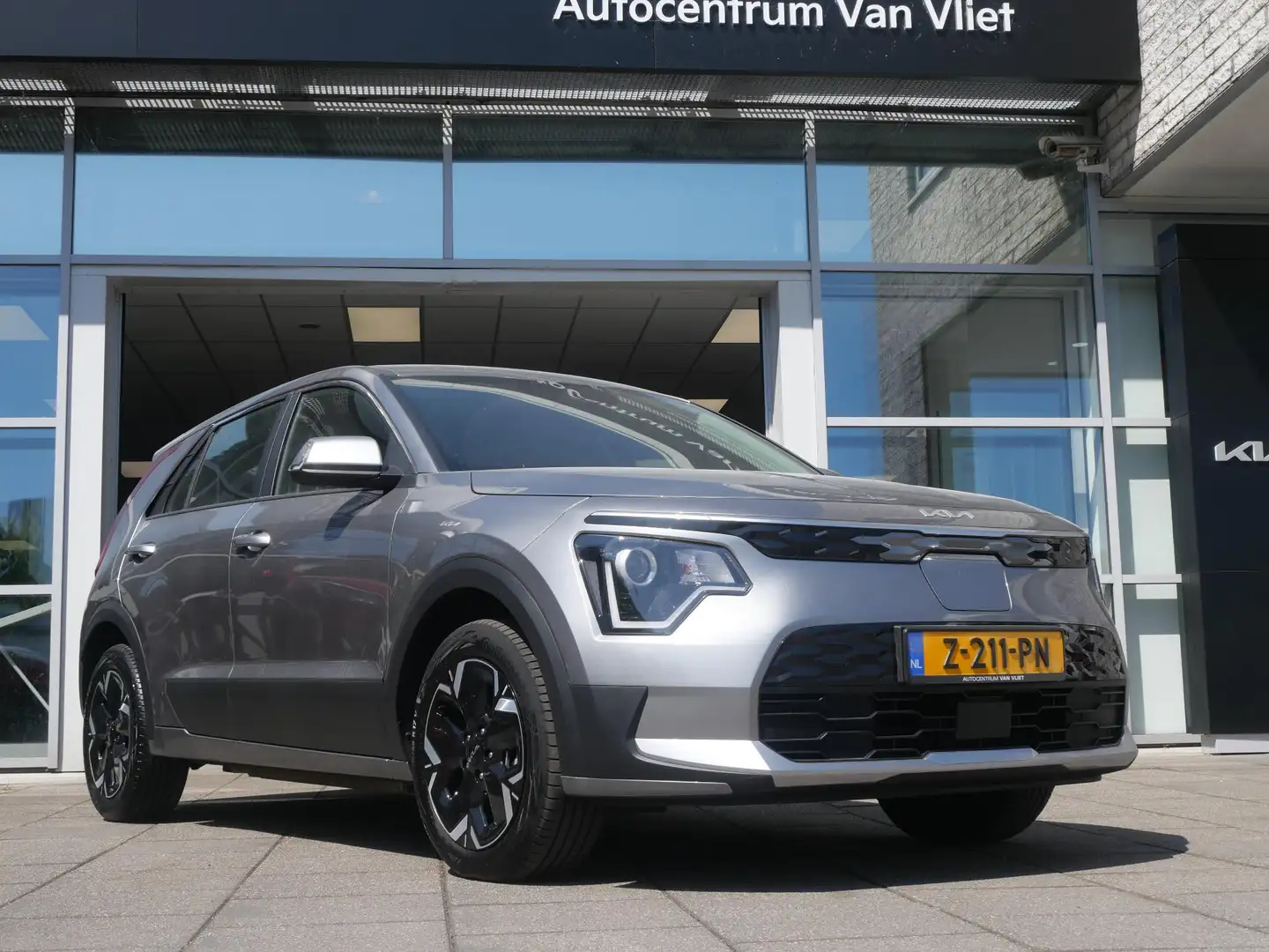Kia e-Niro EV Light Edition 64.8 kWh | Navigatie | Achteruitr Grijs - 2