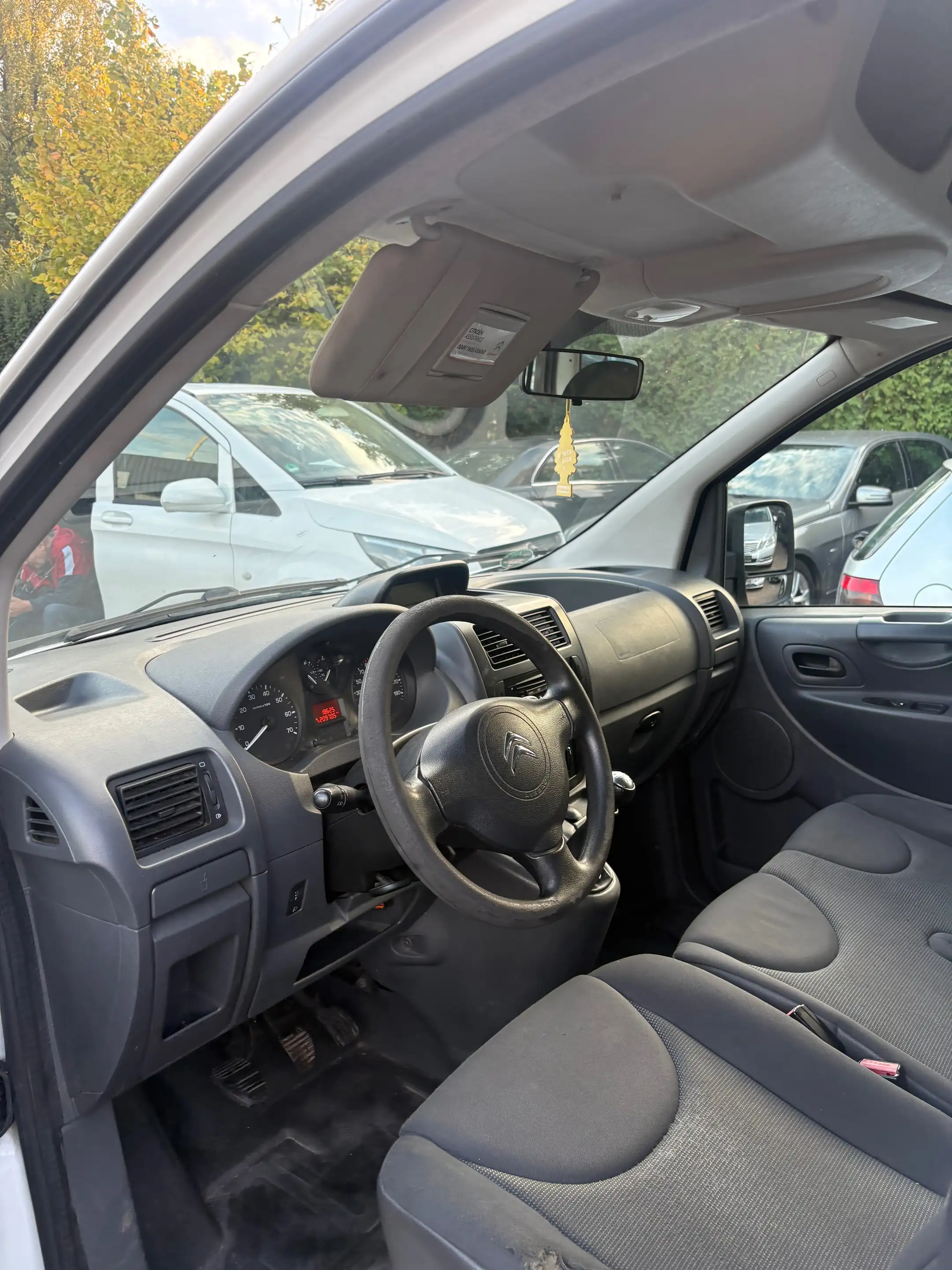 Citroen Jumpy HDi 95 FAP L1 Kombi (6 Sitze) — photo 9