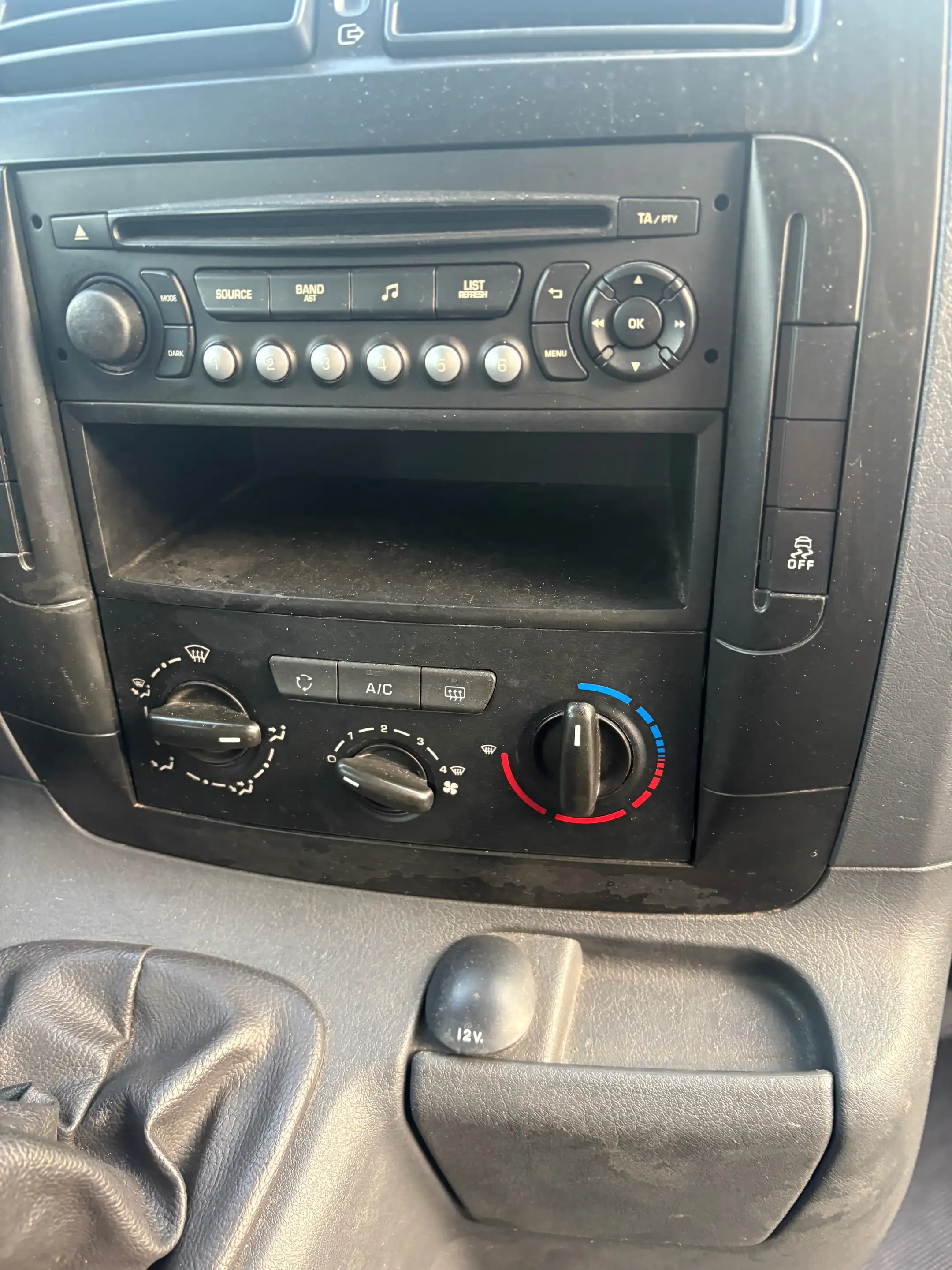 Citroen Jumpy HDi 95 FAP L1 Kombi (6 Sitze) — photo 10