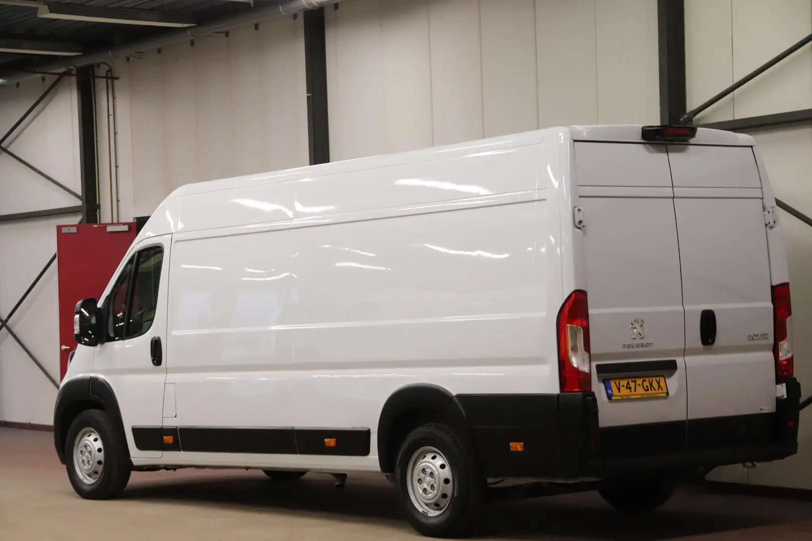 Peugeot Boxer 435 2.2 BlueHDi 140 L4H2 NAVIGATIESYSTEEM Wit - 2