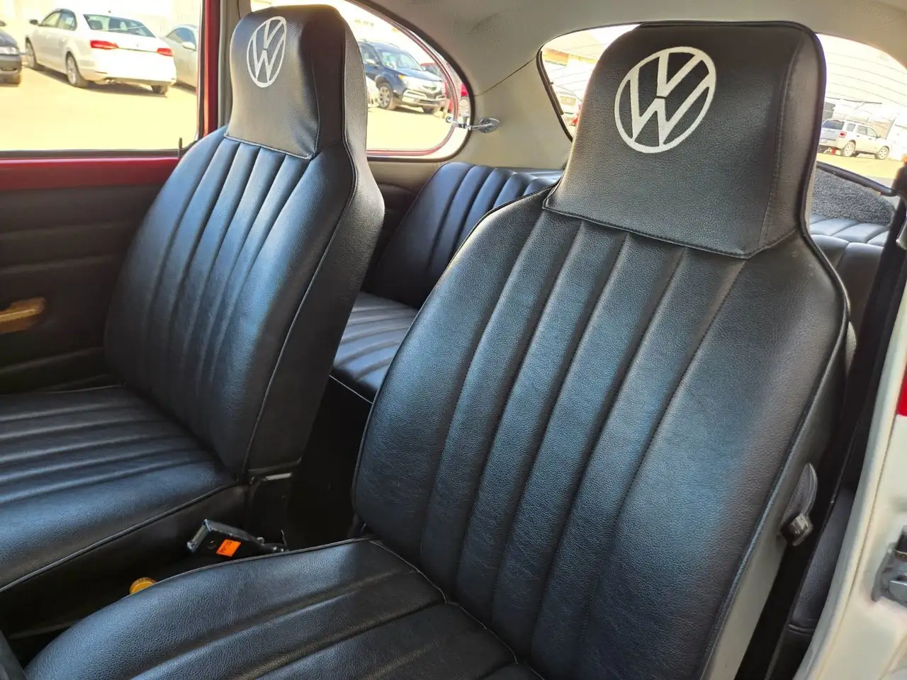 Volkswagen Beetle снимка Volkswagen Beetle