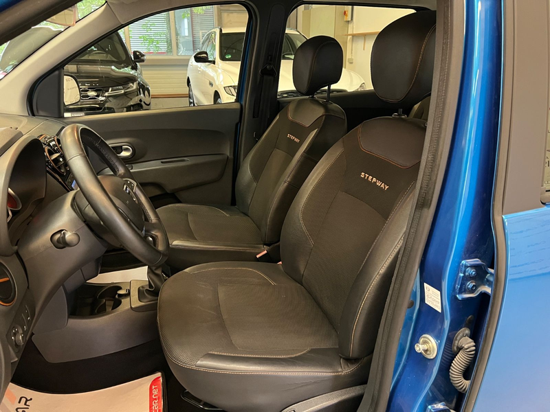 Dacia Lodgy Stepway Celebration 7-SITZER/NAVI/PDC/SHZ — photo 12