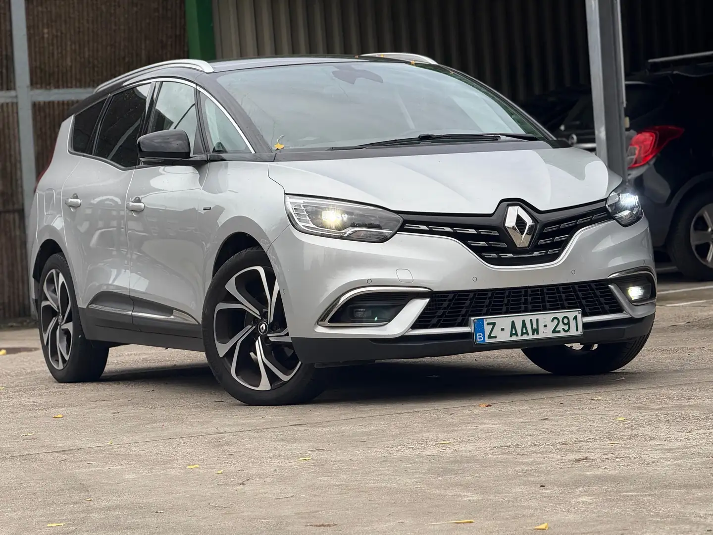 Renault Grand Scenic Grand Scenic TCe 160 GPF EDC BLACK EDITION Grau - 2