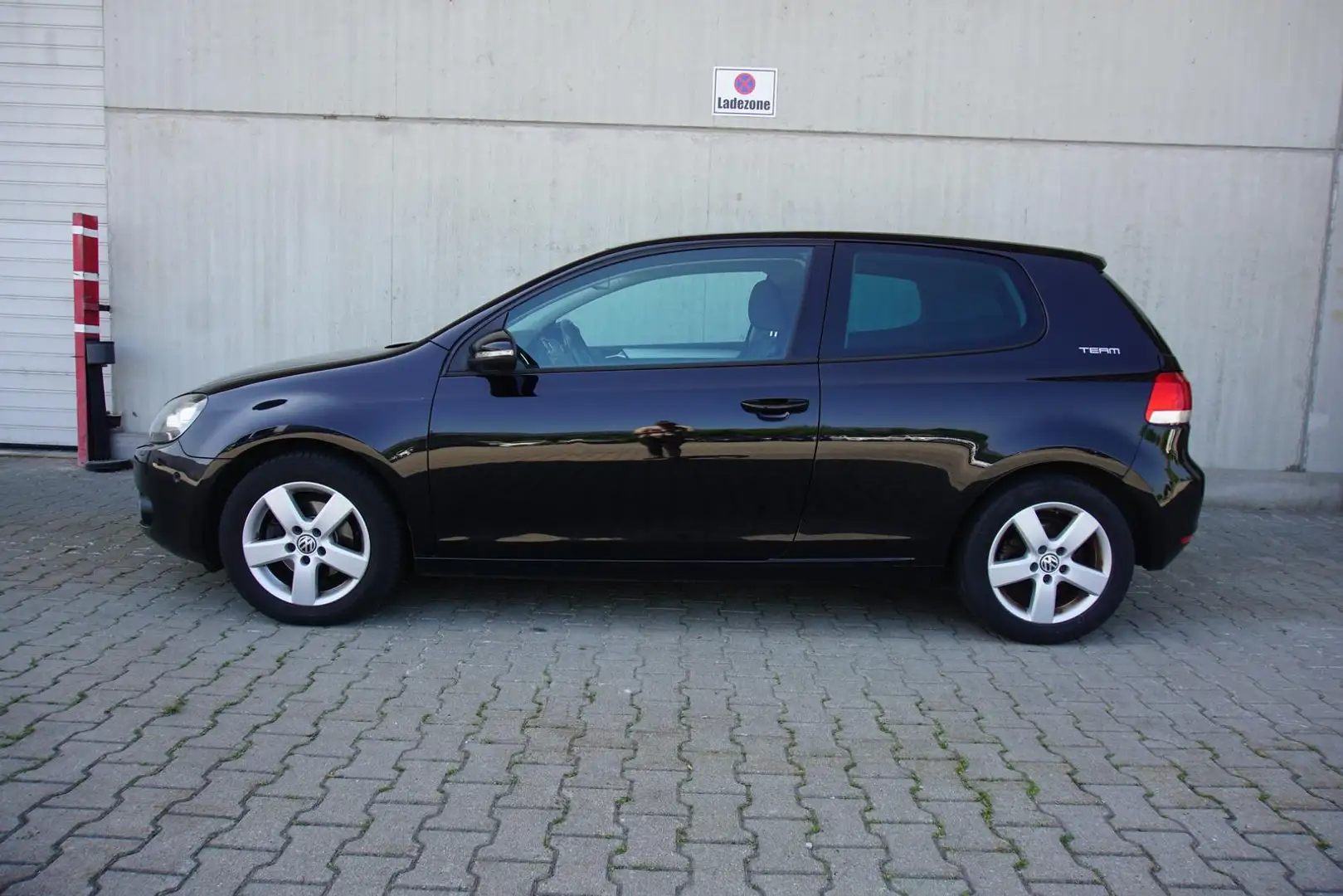 Volkswagen Golf VI 1.6TDI  SHZ PDC Tempomat Sunset Noir - 2