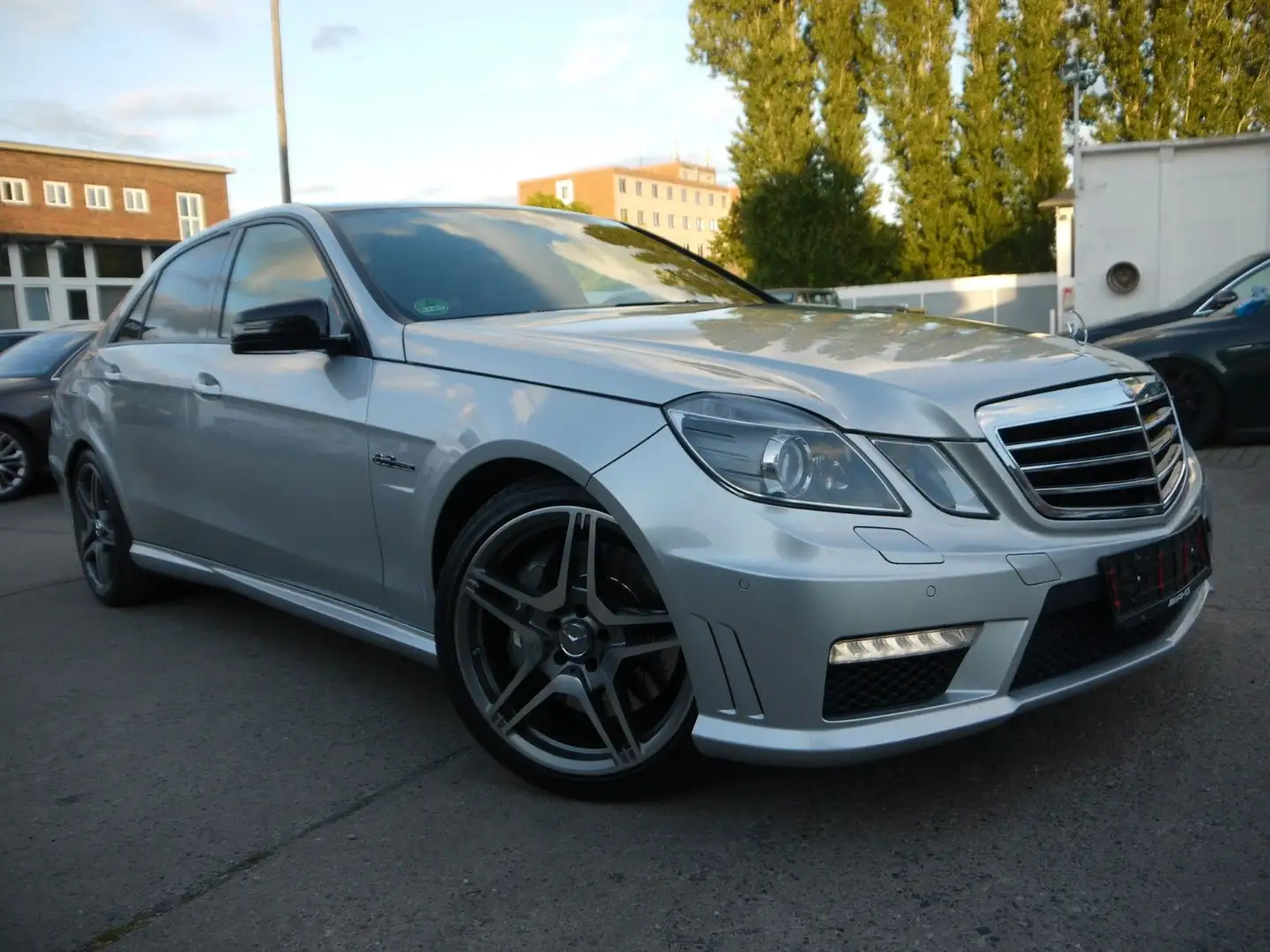 Mercedes-Benz E 63 AMG Performance/Schiebedach Argent - 1