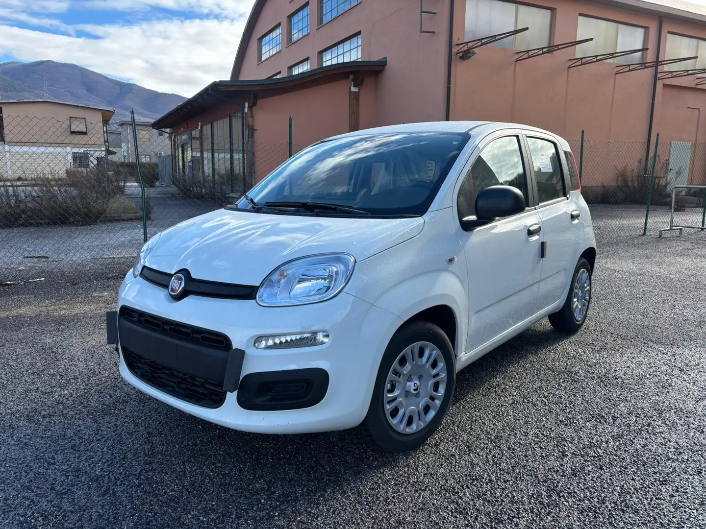 Fiat New Panda Pandina 1.0 65c.v Hybrid Pop Weiß - 2