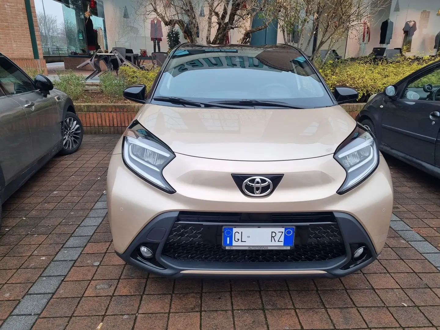 Toyota Aygo Aygo X X 1.0 Lounge 72cv s-cvt Oro - 1