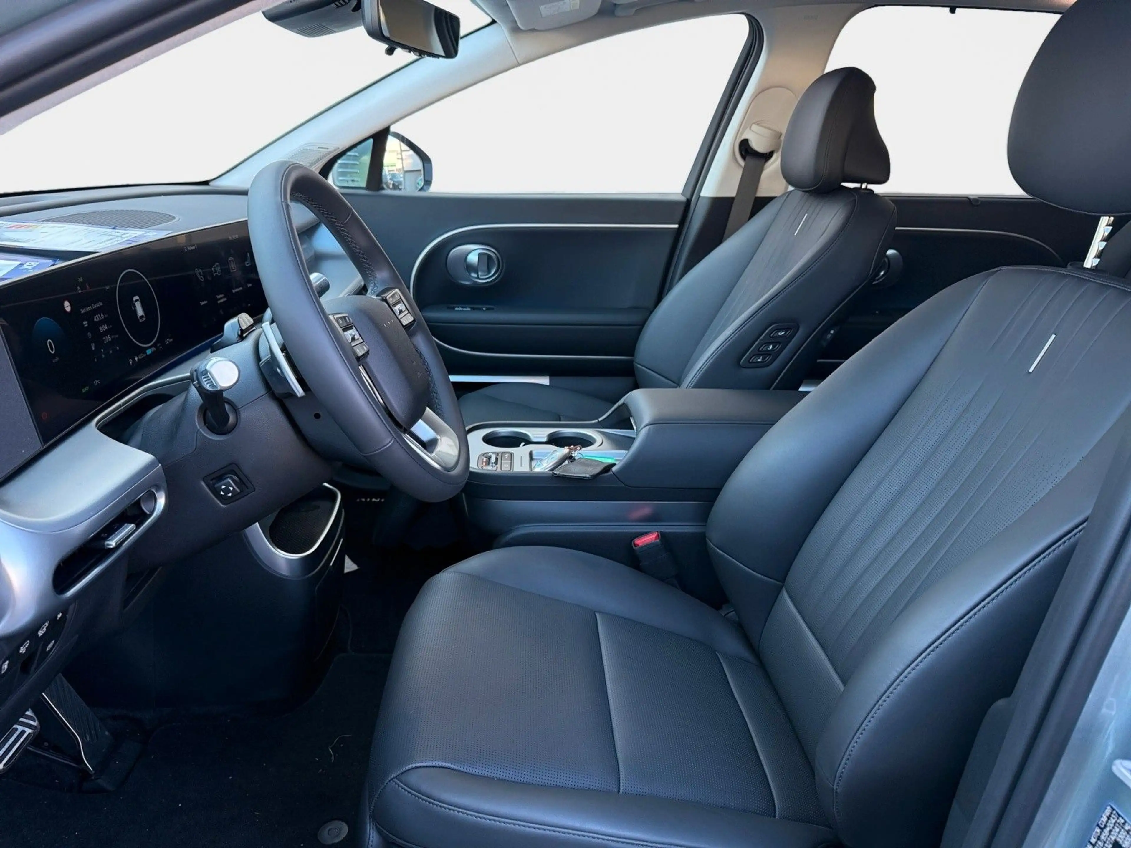 Hyundai IONIQ 9 226 kW 4WD Uniq Panoramadach — photo 10