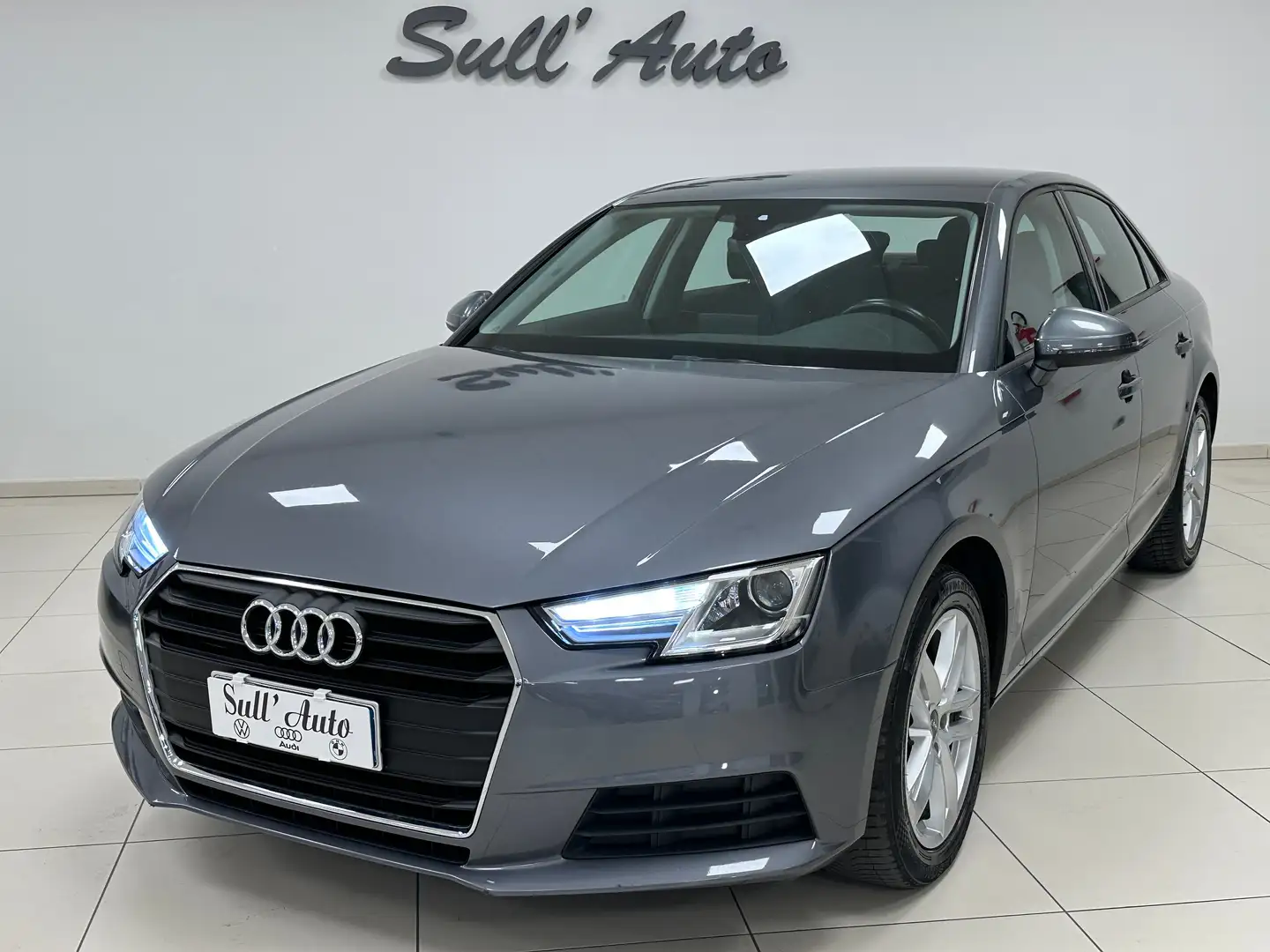 Audi A4 2.0 tdi Business 150cv s-tronic Gris - 1