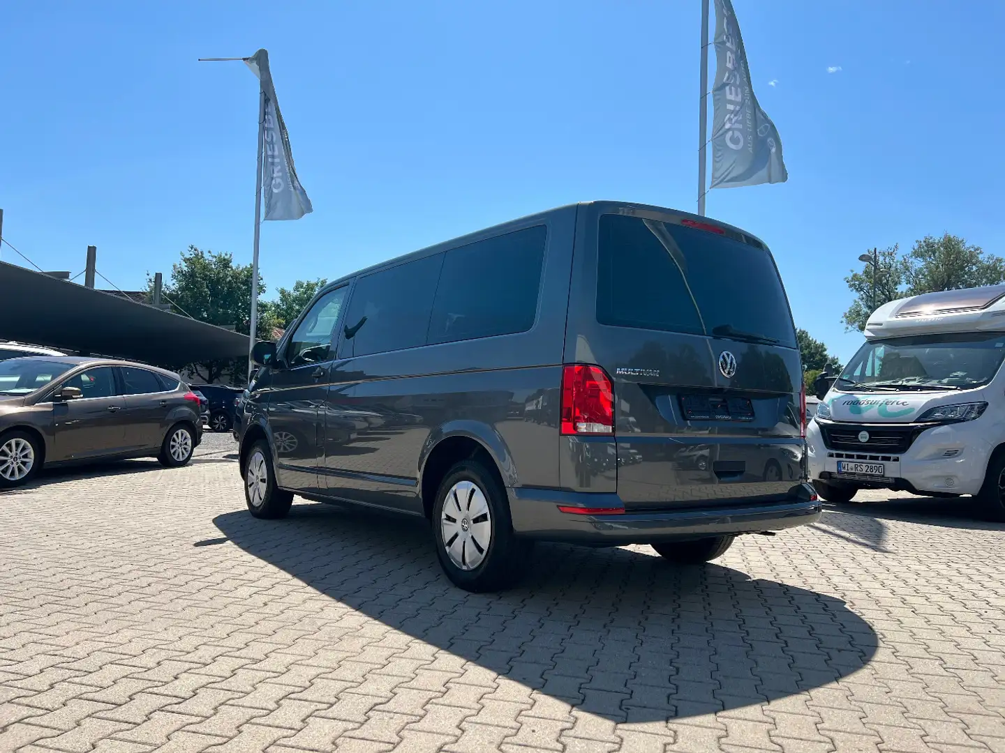 Volkswagen T6.1 Multivan 2.0 TDI Family *Sitzh. Kamera DAB* Gris - 2