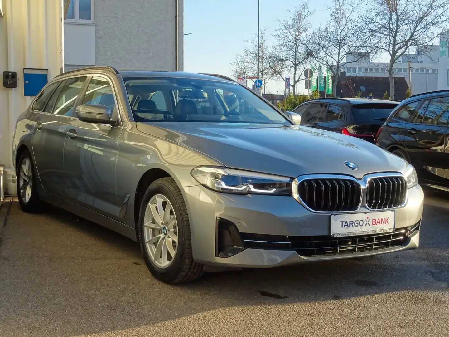 BMW 530 i xDrive Touring Aut Navi LC Pro Leder LED 4Z Grau - 1