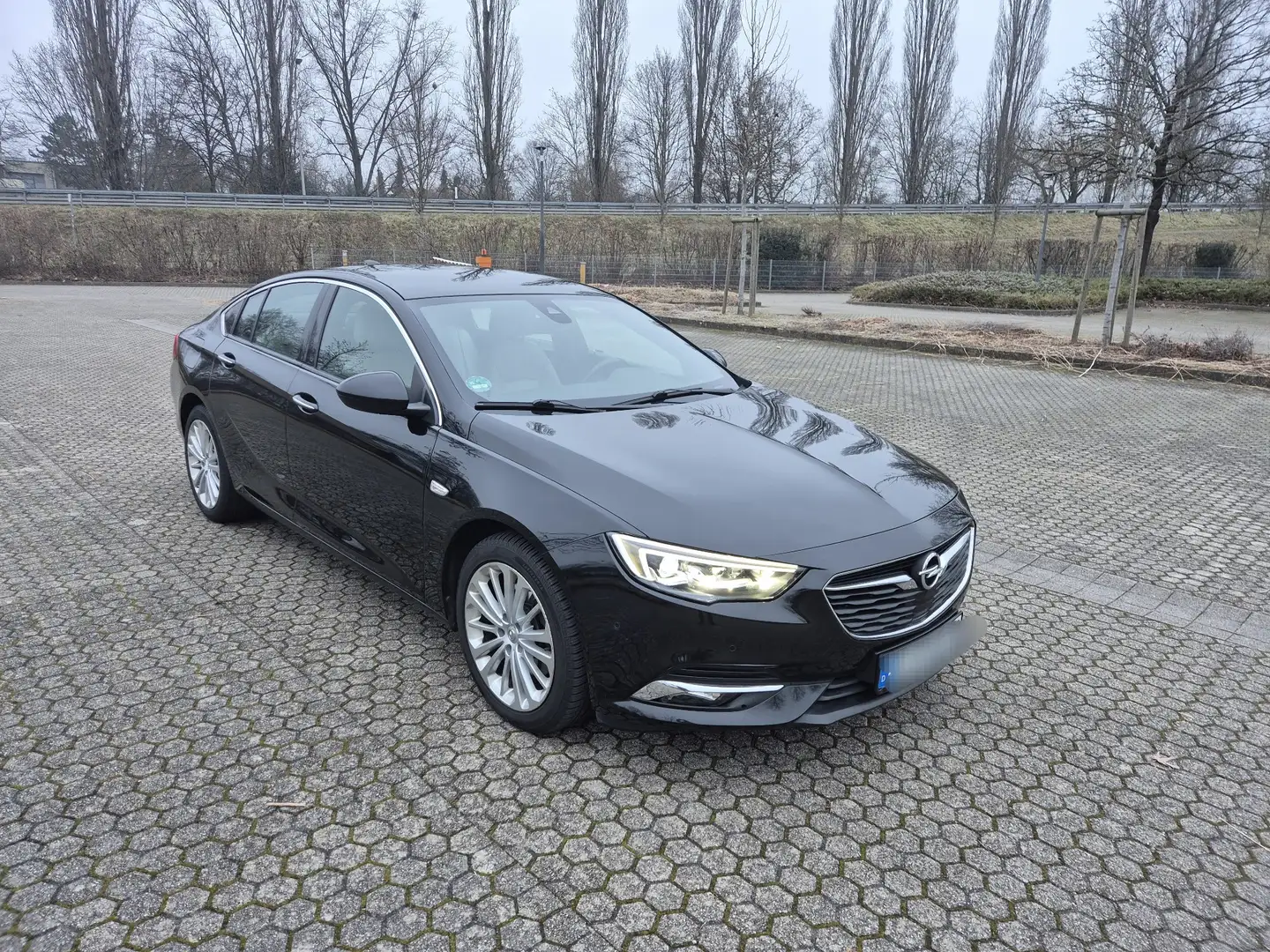 Opel Insignia Innovation 2.0 Schwarz - 1