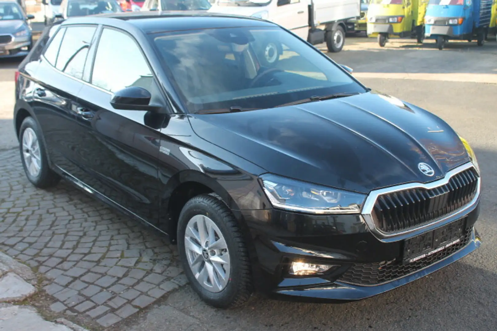 Skoda Fabia TSi TOP 110 Alu PDC LED Allwetter Climatronic Noir - 1