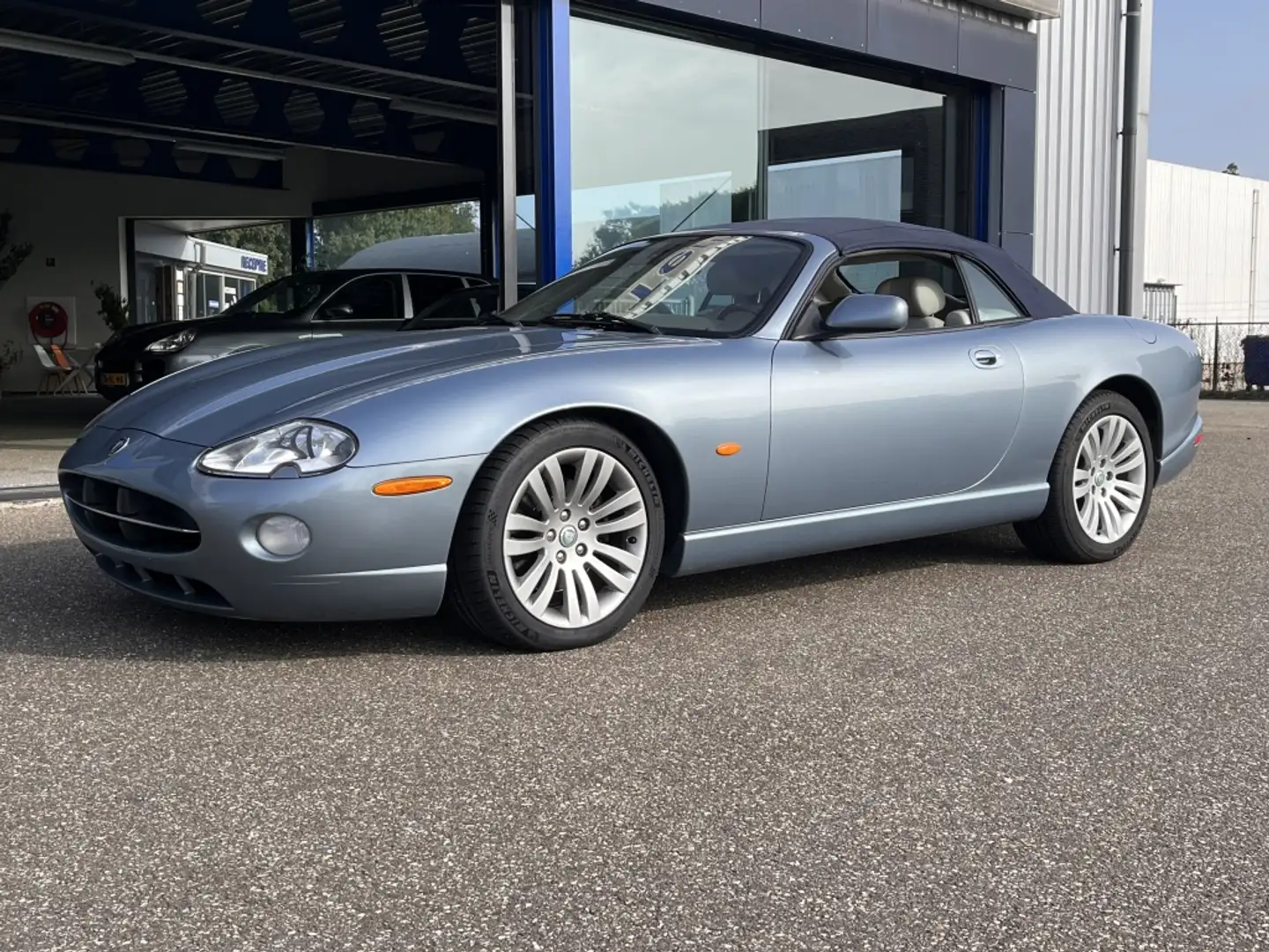 Jaguar XK8 4.0 V8 Cabriolet Bleu - 2
